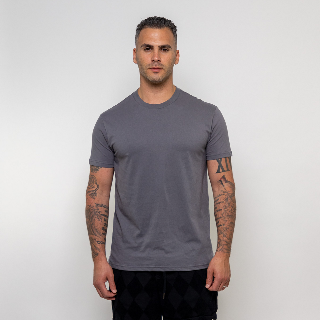 Camiseta de cuello redondo gris oscuro – estilo atemporal y cómoda