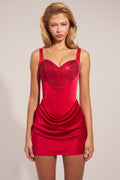 Vestido mini de satén lujoso con escote en corazón y silueta en A en color rojo rosado
