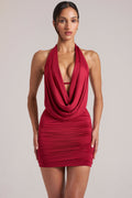 Vestido corto glamoroso rojo cereza con drapeado y escote tipo cowl
