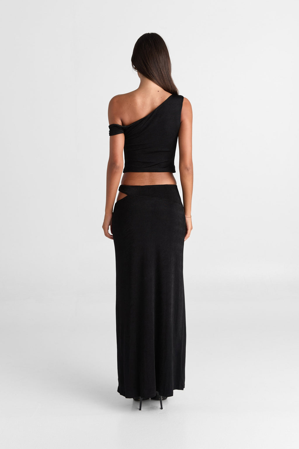 Falda maxi negra Lilah - fluida, silueta elegante