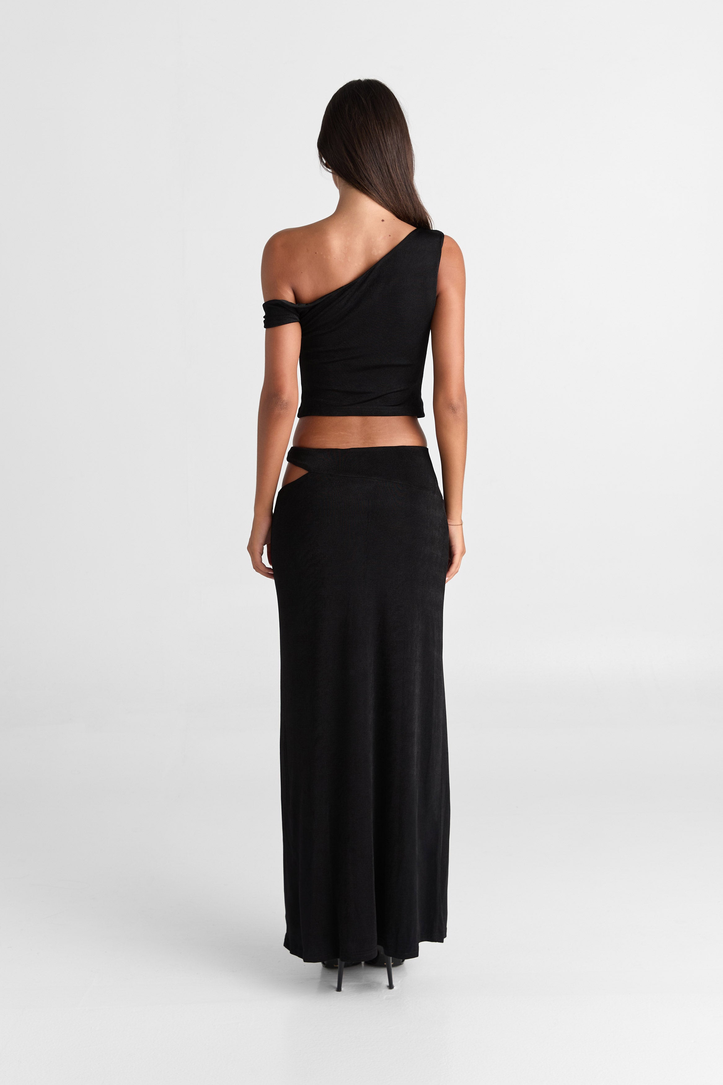 Falda maxi negra Lilah - fluida, silueta elegante