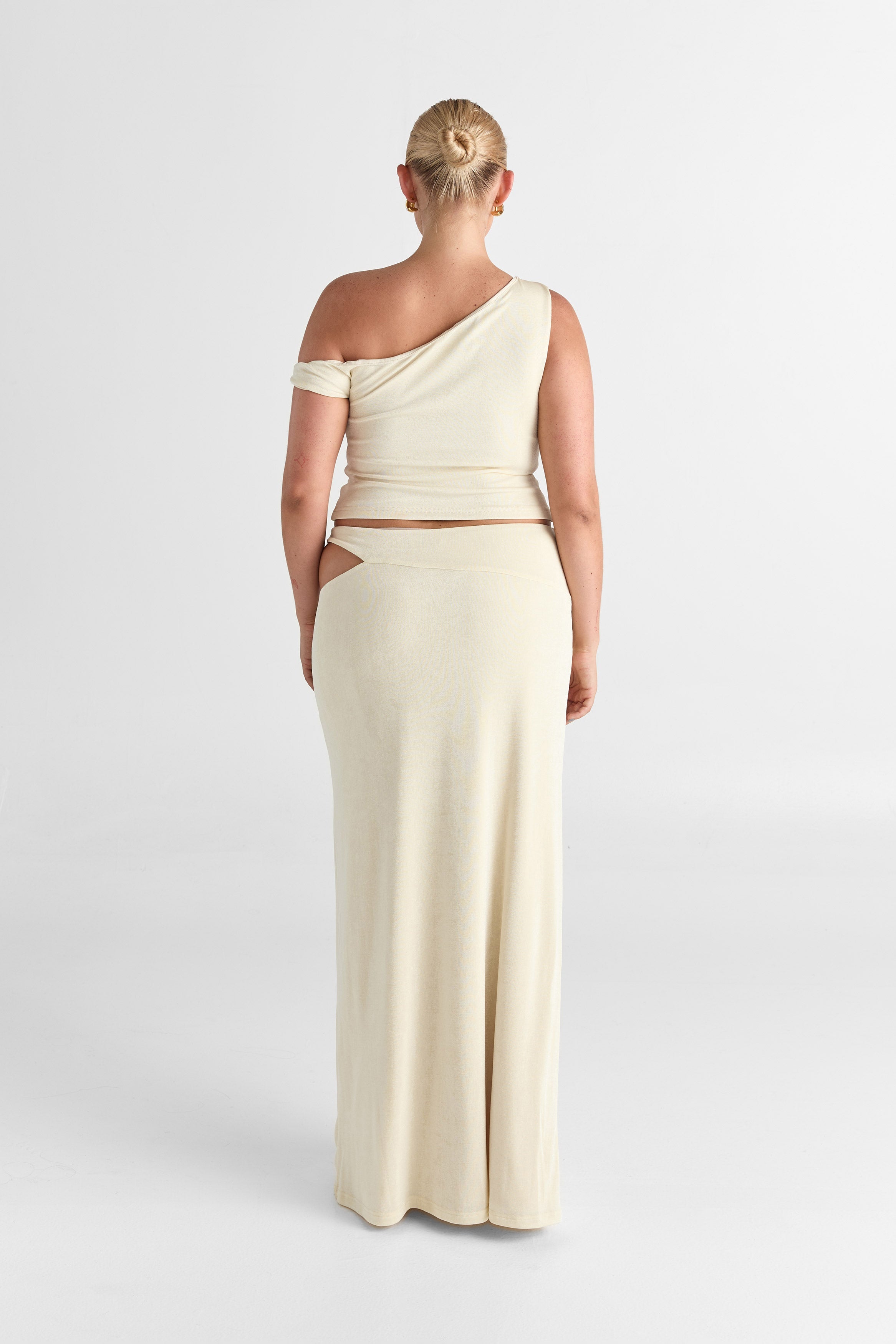 Falda maxi Lilah en color mantequilla