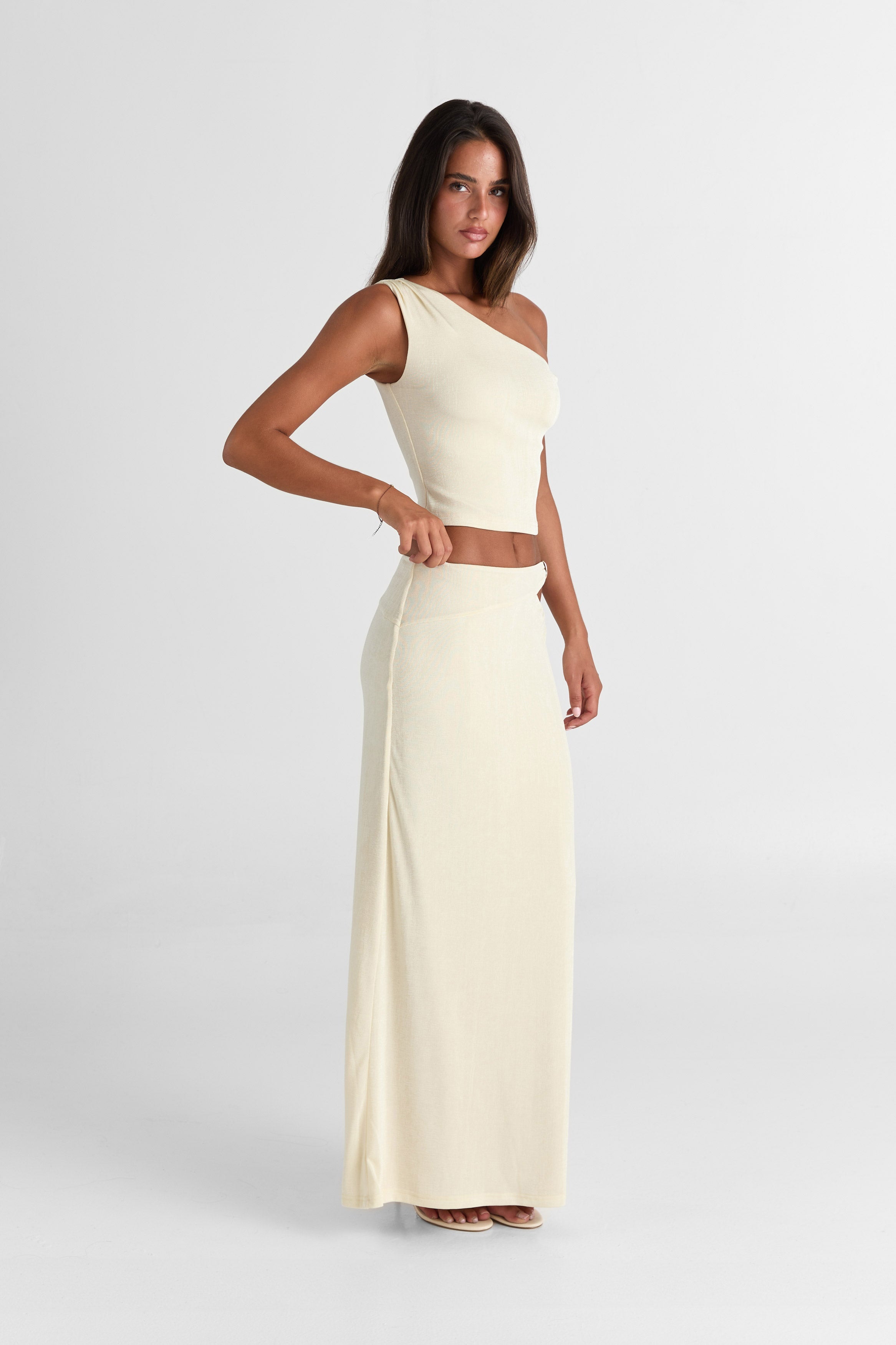 Falda maxi Lilah en color mantequilla