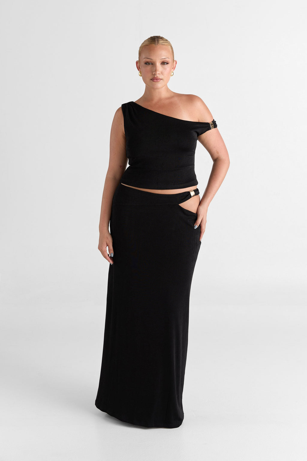 Falda maxi negra Lilah - fluida, silueta elegante