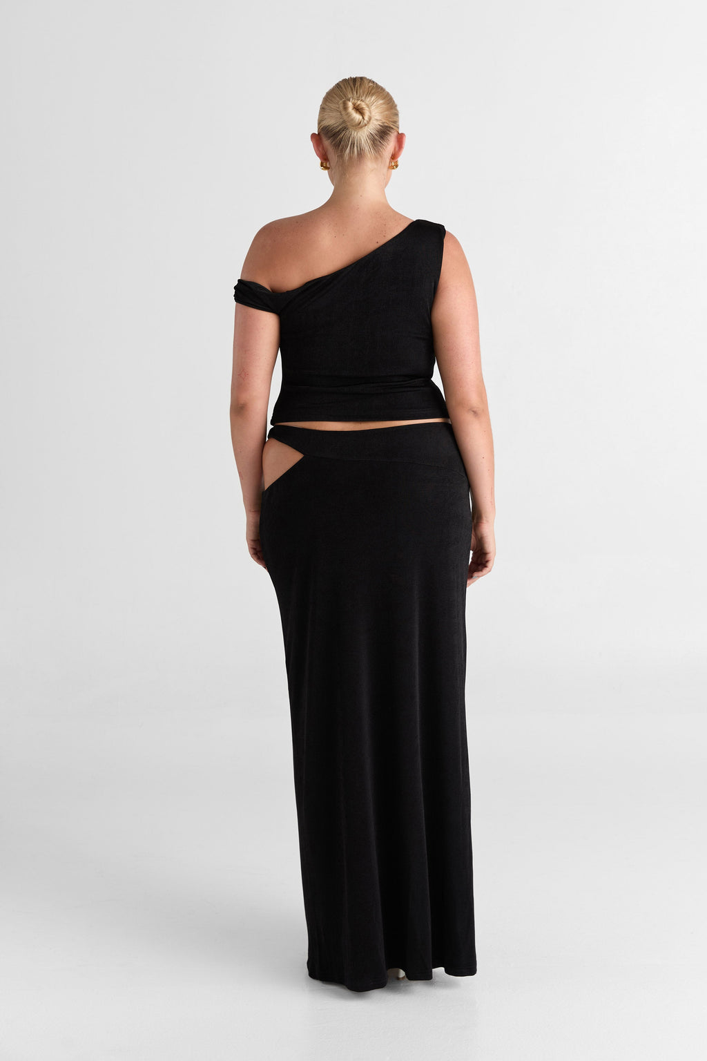 Falda maxi negra Lilah - fluida, silueta elegante