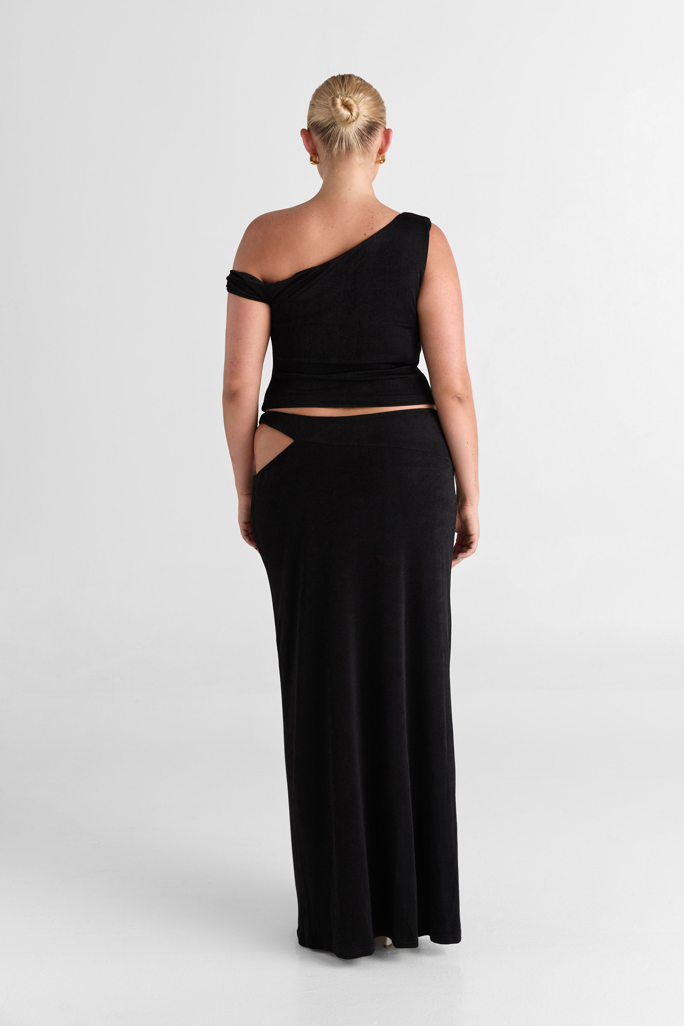 Falda maxi negra Lilah - fluida, silueta elegante