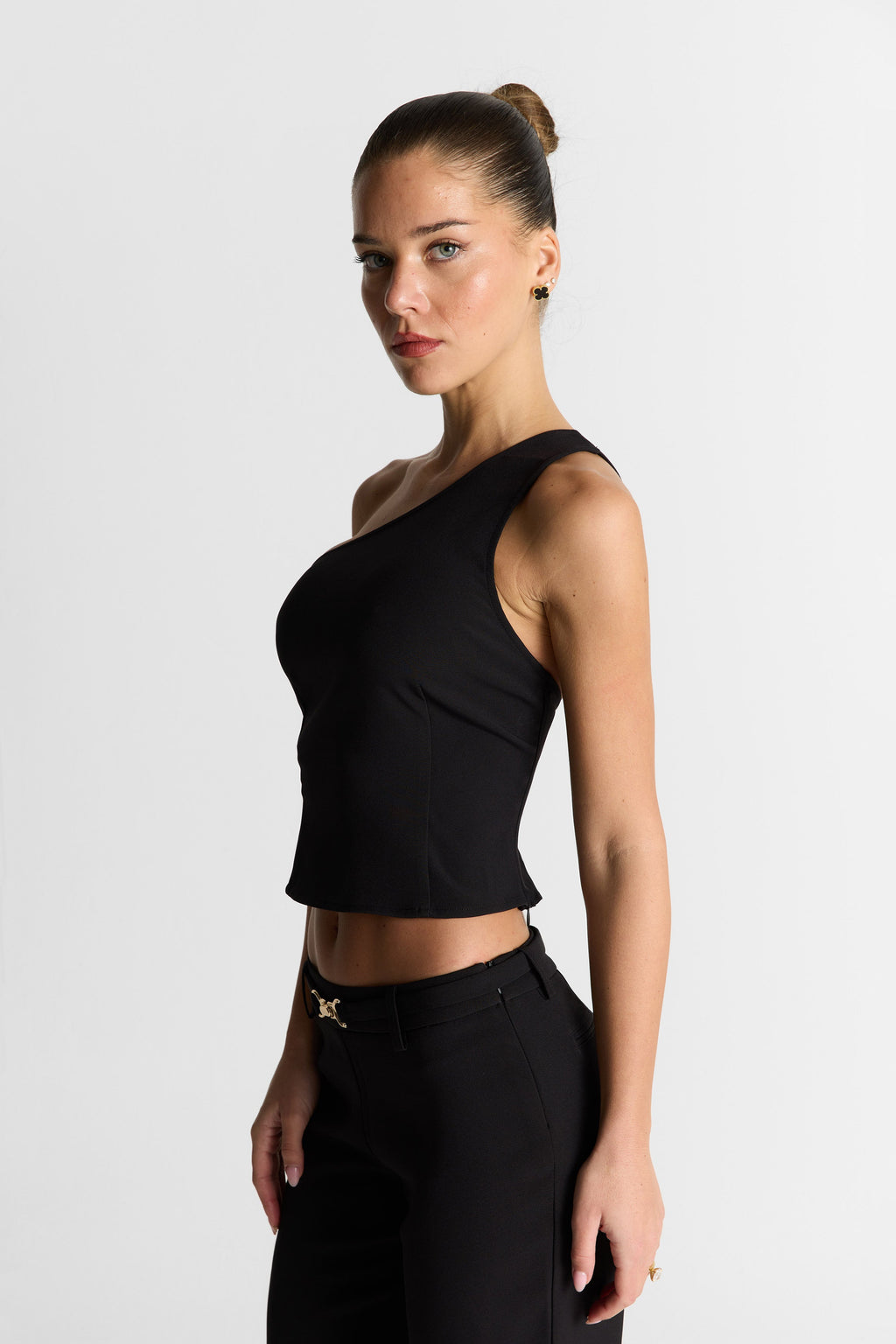 Zhara Top Negro - Elegante, Versátil y Chic