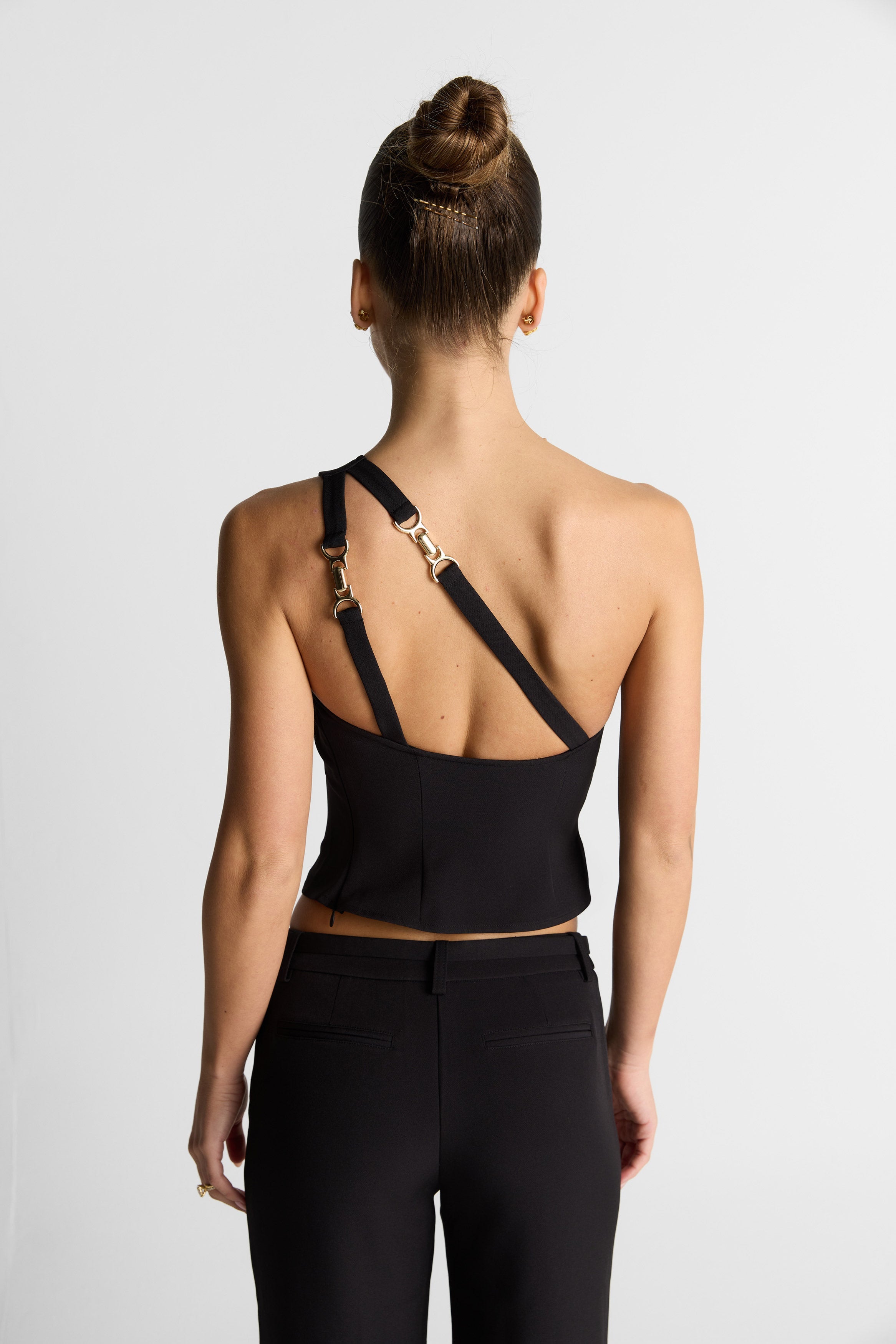 Zhara Top Negro - Elegante, Versátil y Chic