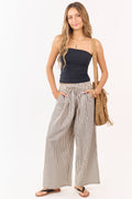 Pantalones anchos a rayas en color almendra y negro, elegantes