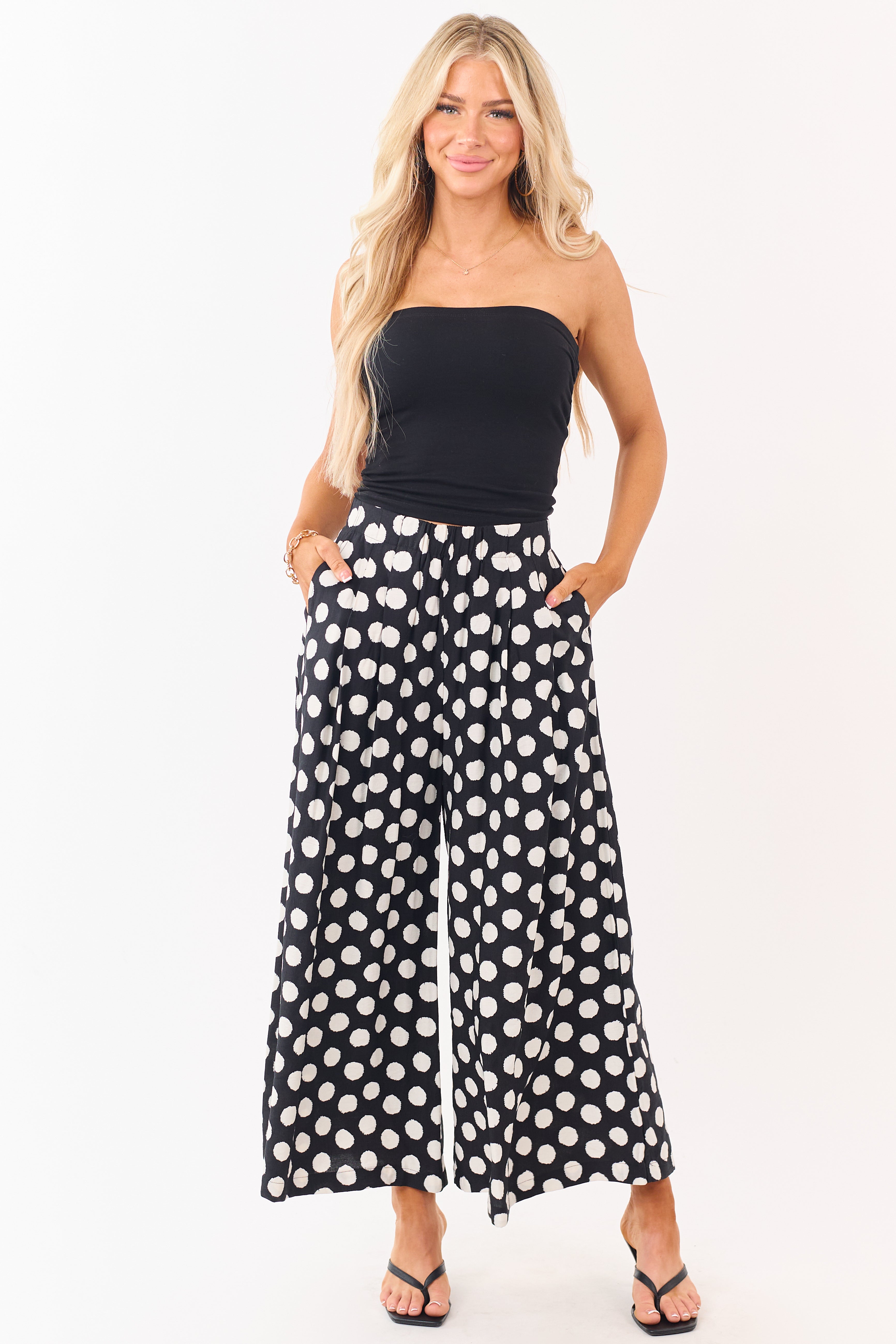 Pantalones de lunares en negro y crema de pierna ancha - elegantes y fluidos que destacan