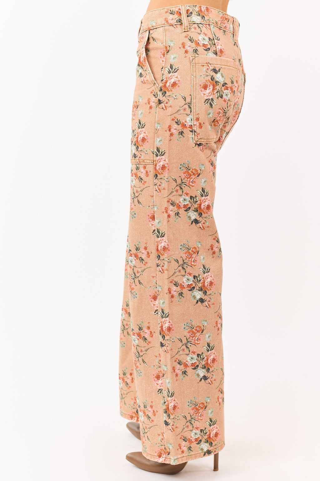 Vaqueros de tiro alto de pierna ancha con estampado de rosas en tono camel - ajuste elegante y favorecedor