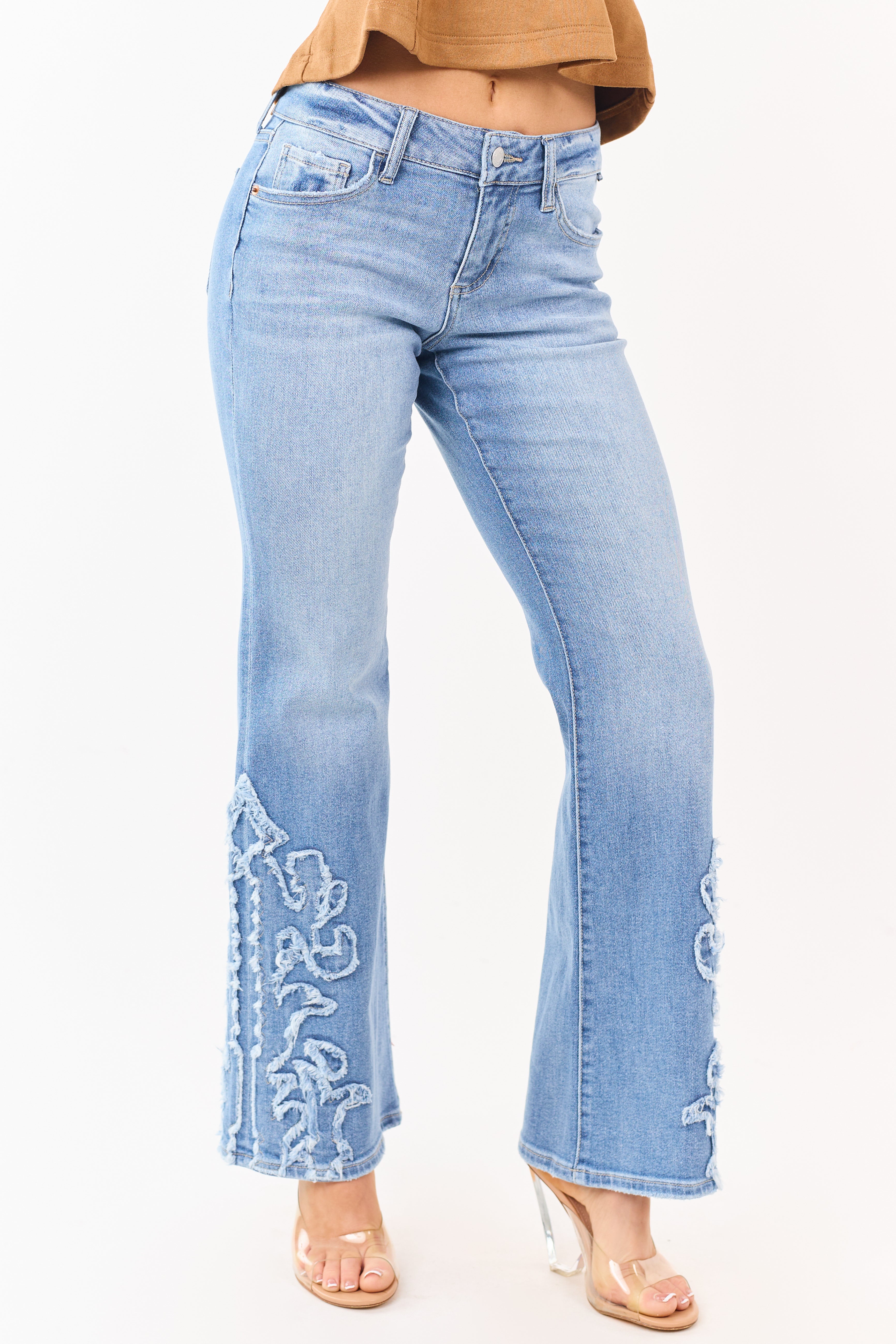 Cello jeans de lavado claro con elastano, de pierna acampanada y dobladillo deshilachado
