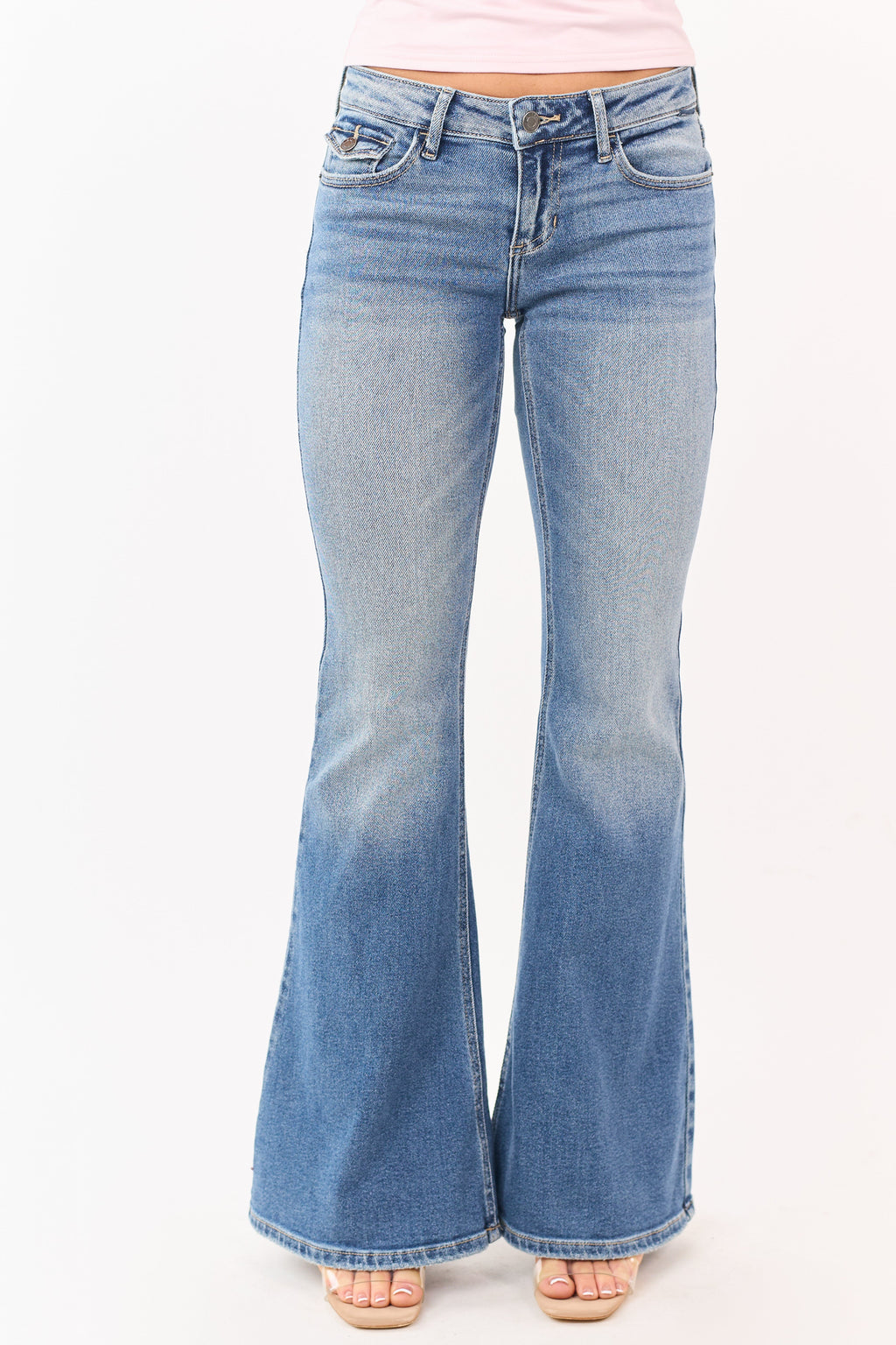 Cello jeans de lavado a piedra medio, elásticos, de pierna acampanada, con ajuste moderno y cómodo