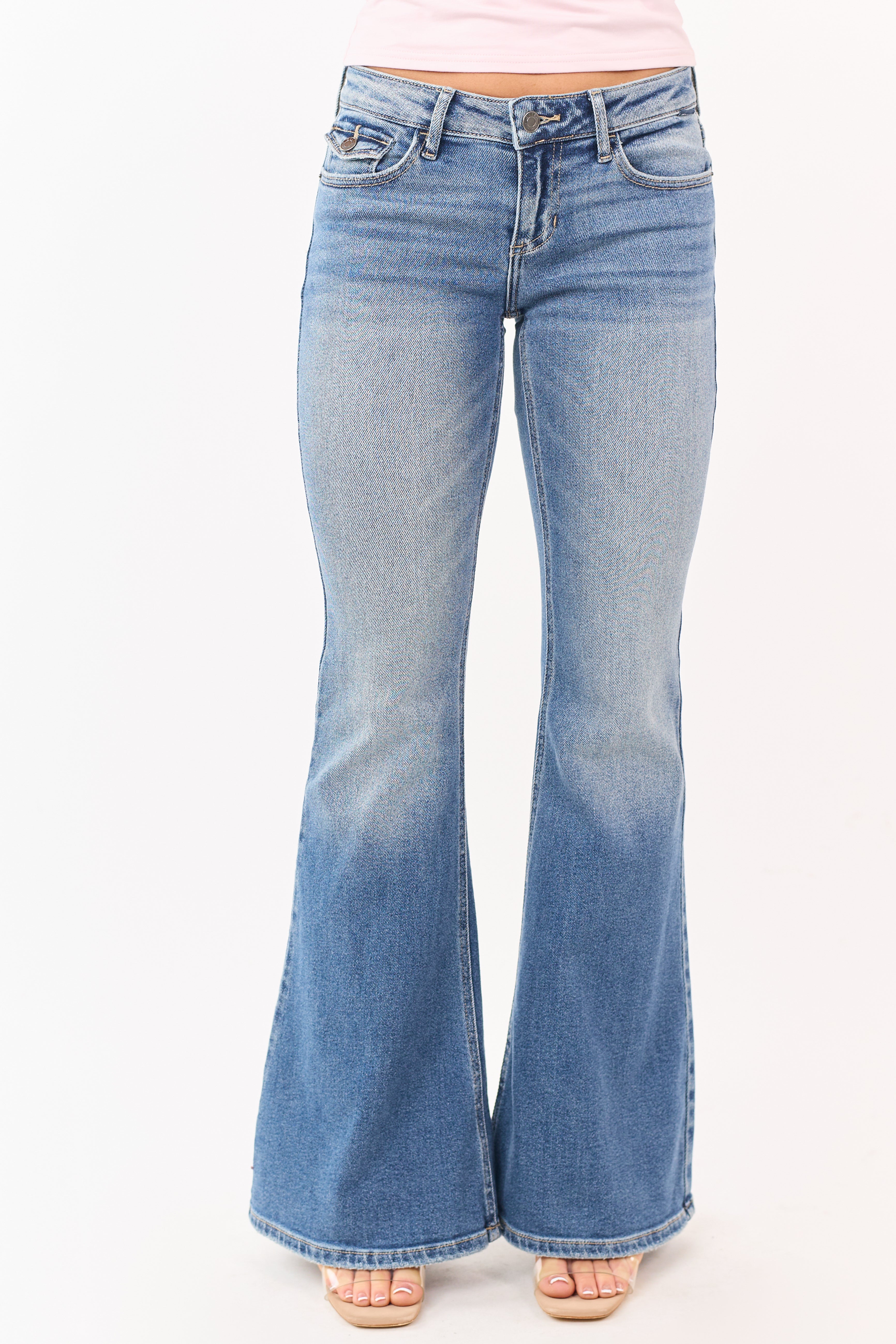 Cello jeans de lavado a piedra medio, elásticos, de pierna acampanada, con ajuste moderno y cómodo