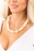 Collar de cuentas de resina marmoleadas de color crema - Joyería llamativa de gran tamaño