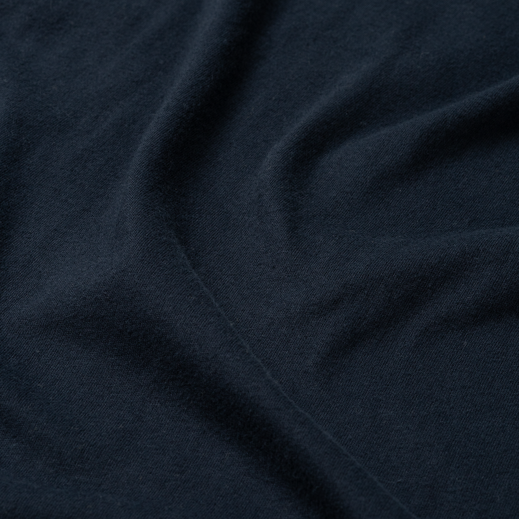 Camiseta de cuello redondo en azul marino — estilo clásico y cómodo