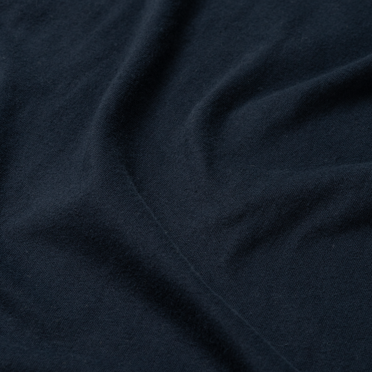Camiseta de cuello redondo en azul marino — estilo clásico y cómodo