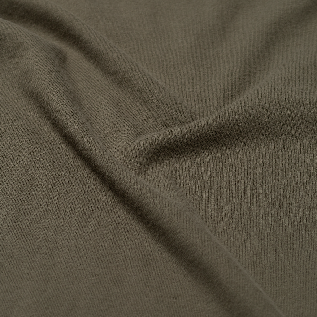 Camiseta de cuello redondo en verde oliva - suave, cómoda y versátil