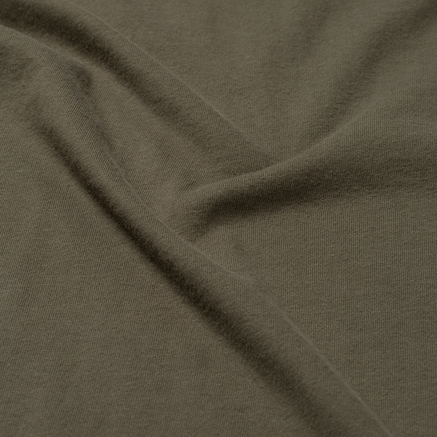 Camiseta de cuello redondo en verde oliva - suave, cómoda y versátil