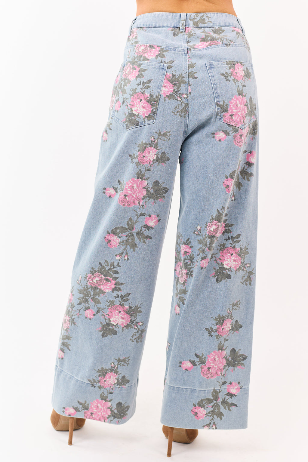 Entro vaqueros de lavado claro con estampado floral de pierna ancha