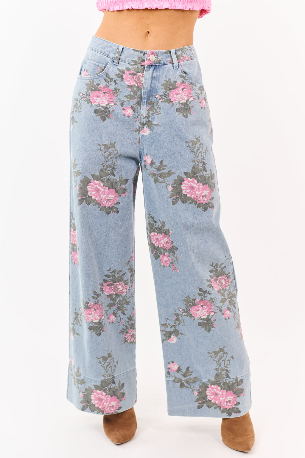 Entro vaqueros de lavado claro con estampado floral de pierna ancha