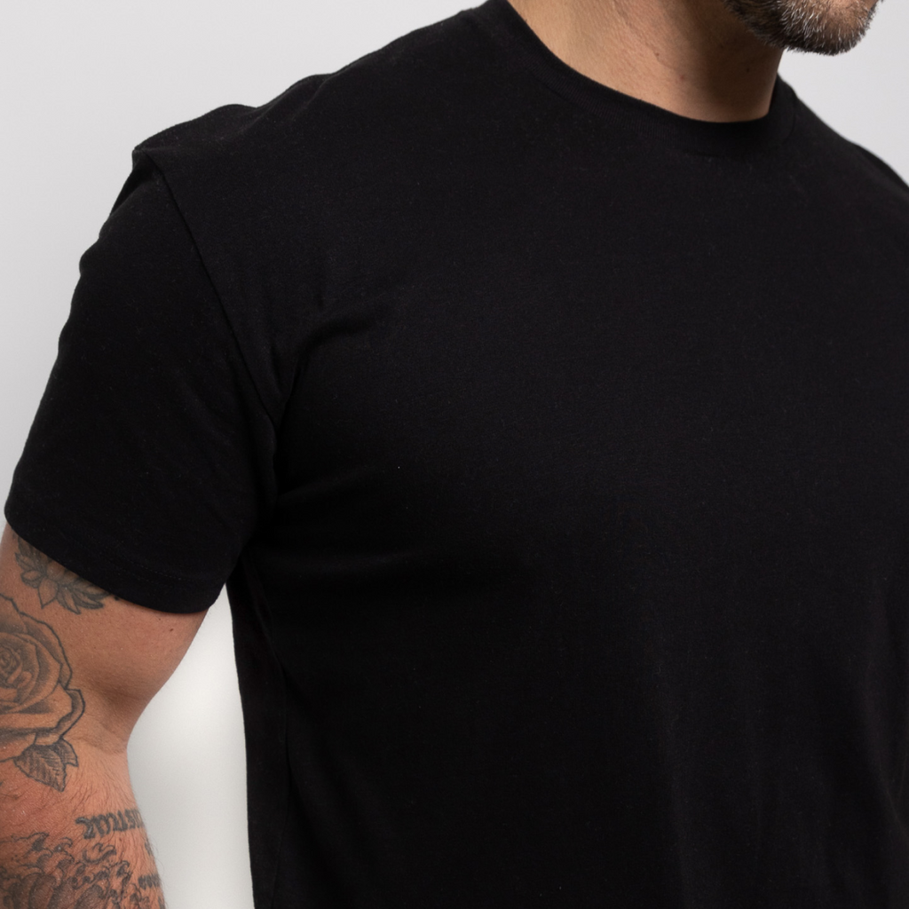 Camiseta negra de cuello redondo - estilo clásico y cómoda
