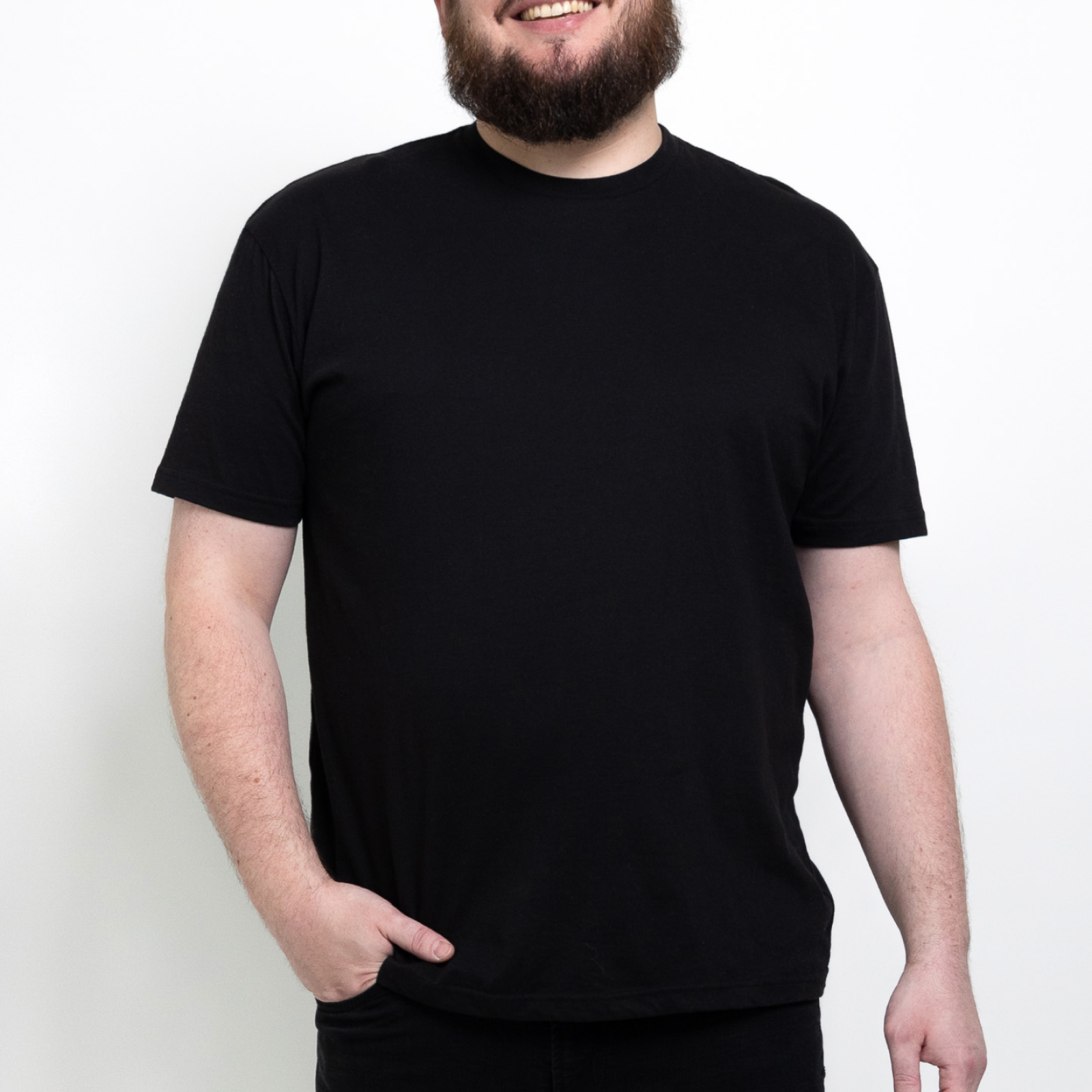 Camiseta negra de cuello redondo - estilo clásico y cómoda