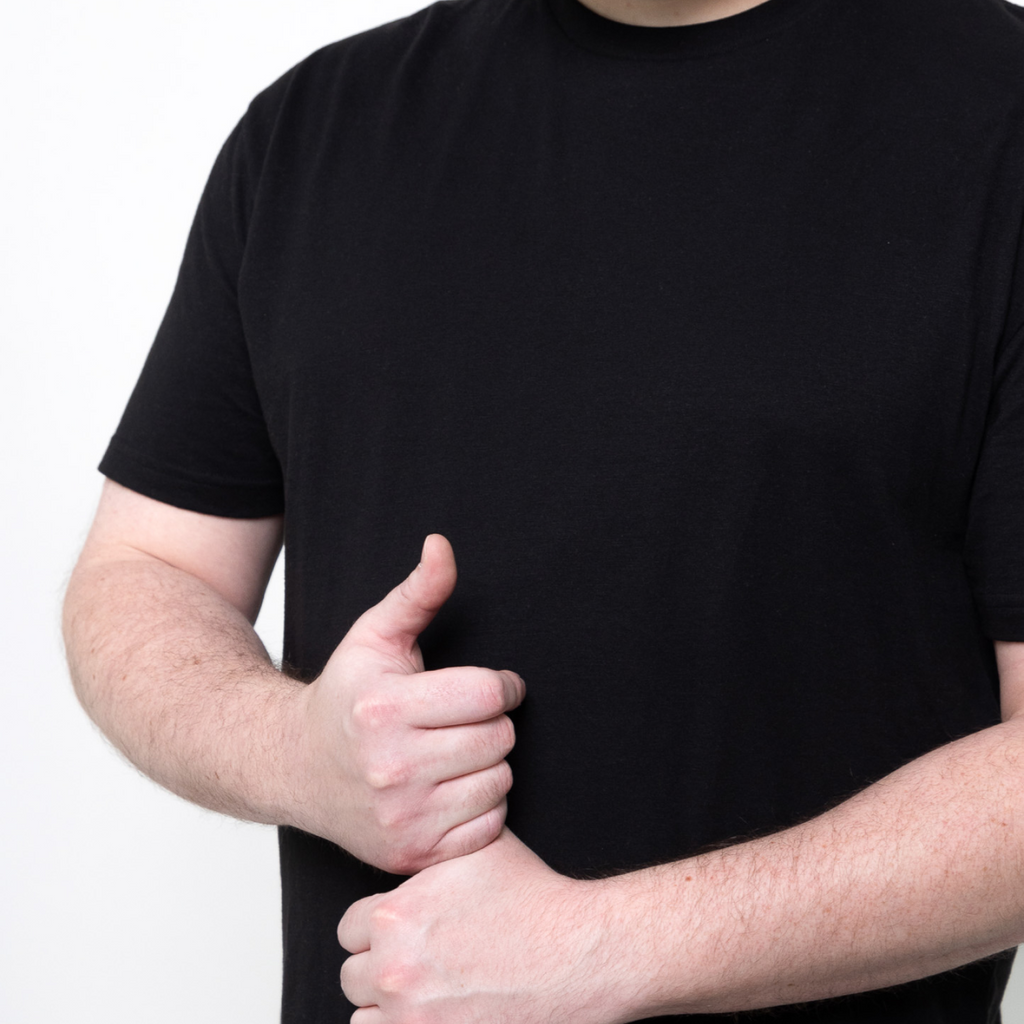 Camiseta negra de cuello redondo - estilo clásico y cómoda