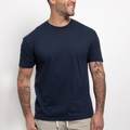 Camiseta de cuello redondo en azul marino — estilo clásico y cómodo