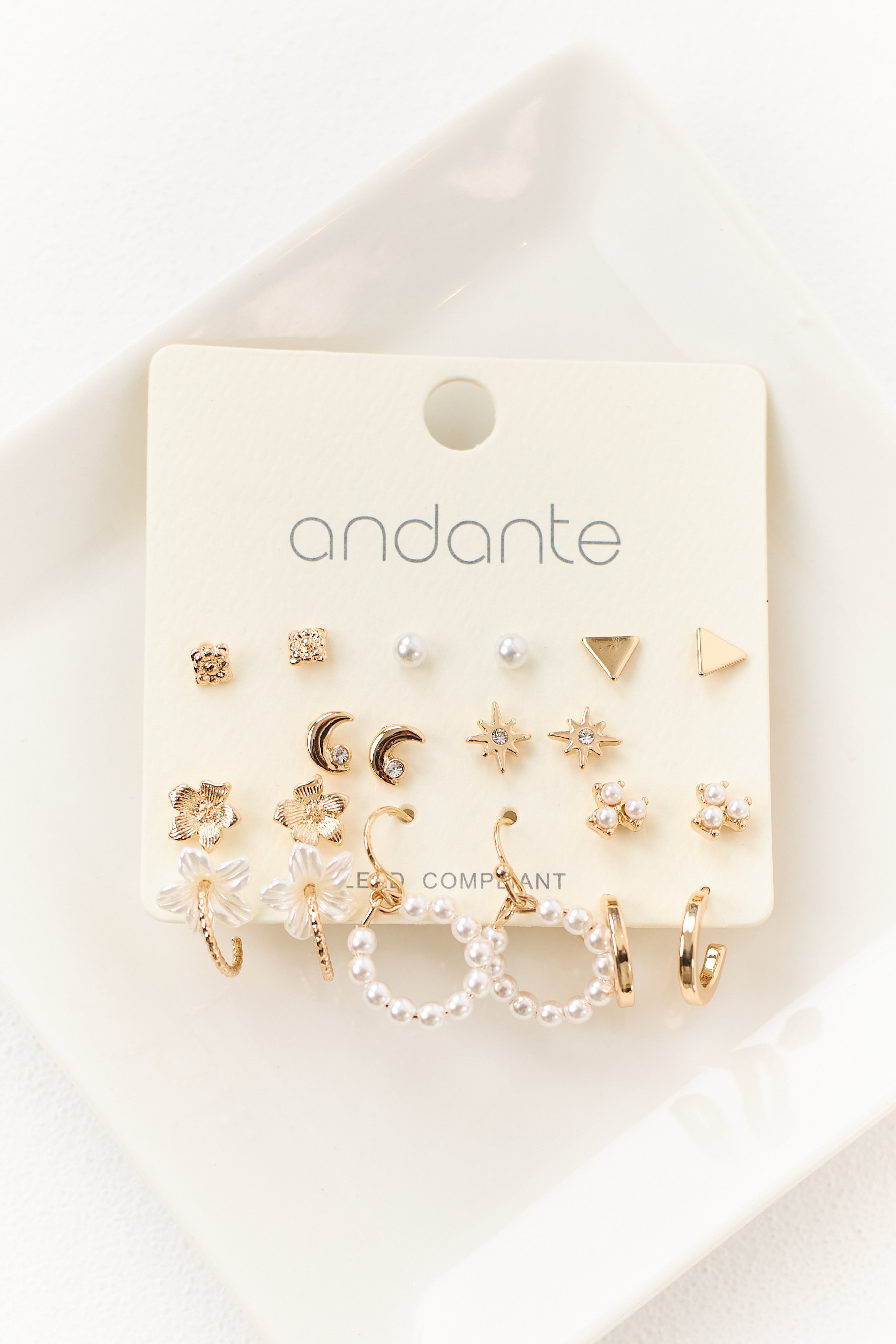 Conjunto de pendientes de perlas en dorado – 10 pares