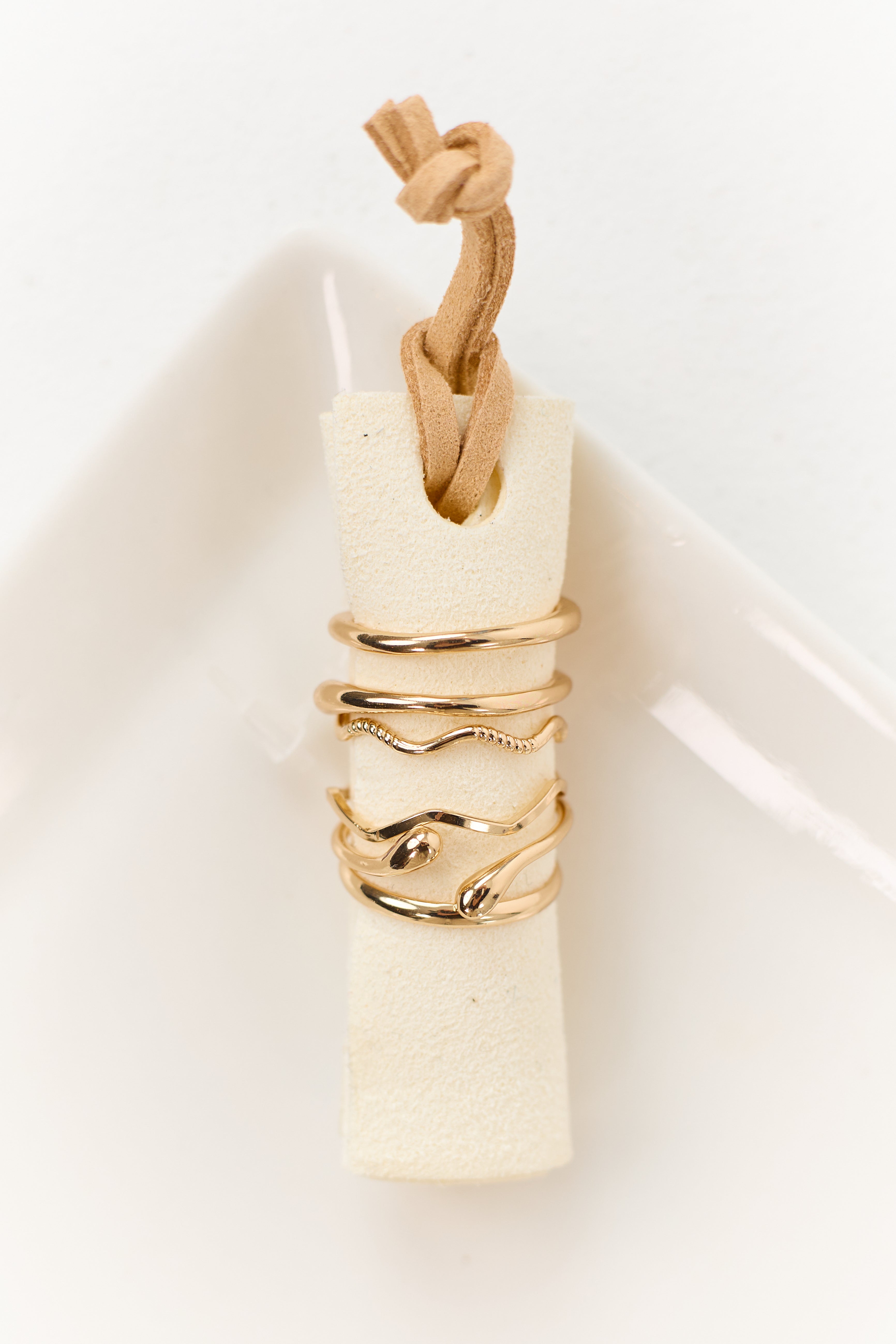 Conjunto de anillos ondulados dorados – 5 piezas