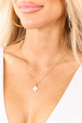 Collar con colgante de trébol bañado en oro y cristales de strass