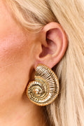 Pendientes de concha Nautilus en tono dorado reluciente