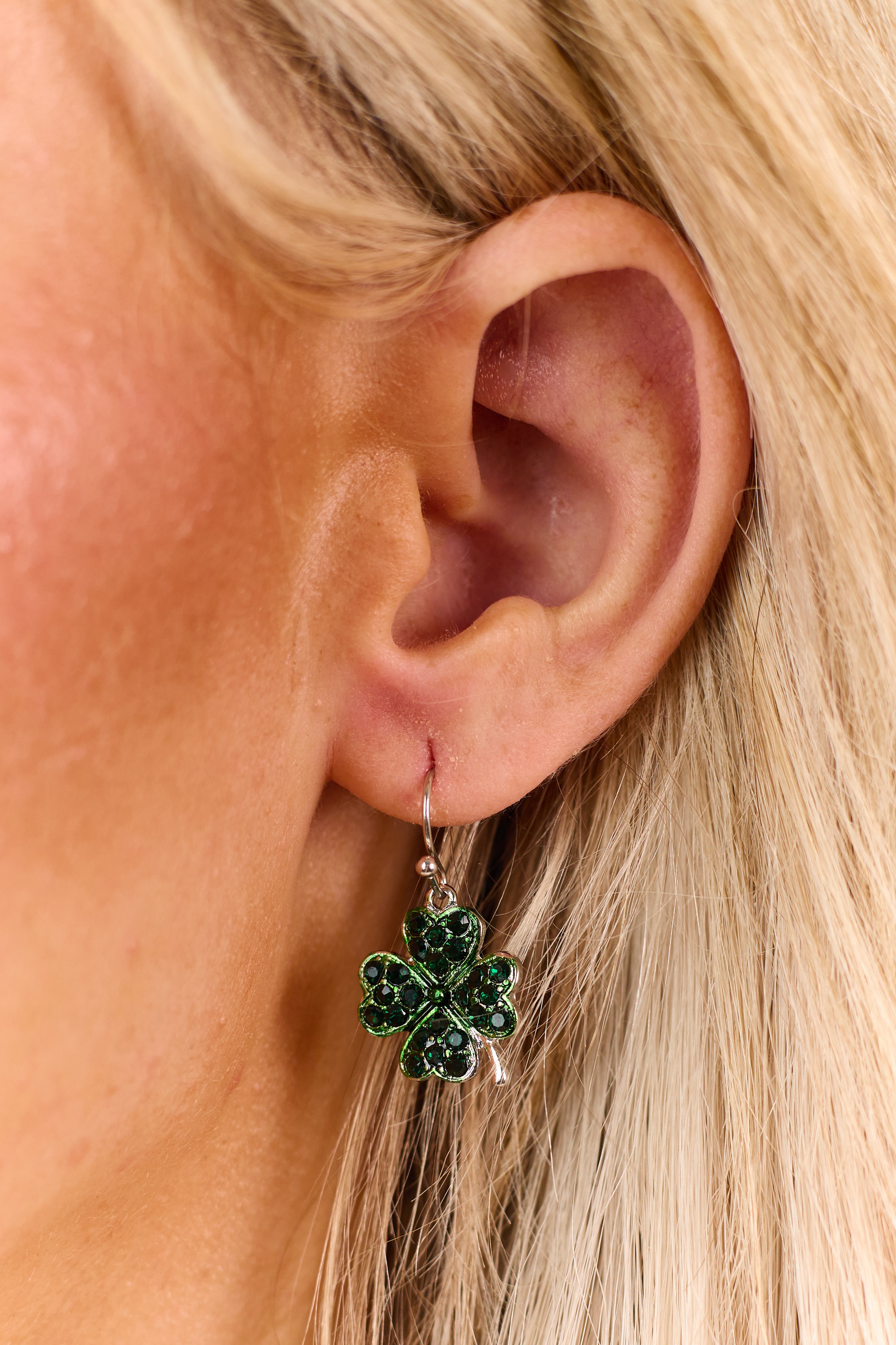 Pendientes colgantes en forma de trébol con pedrería verde bosque brillantes