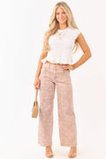 KanCan jeans de pierna ancha con estampado floral en malva y elastano – comodidad sin esfuerzo y caída fluida