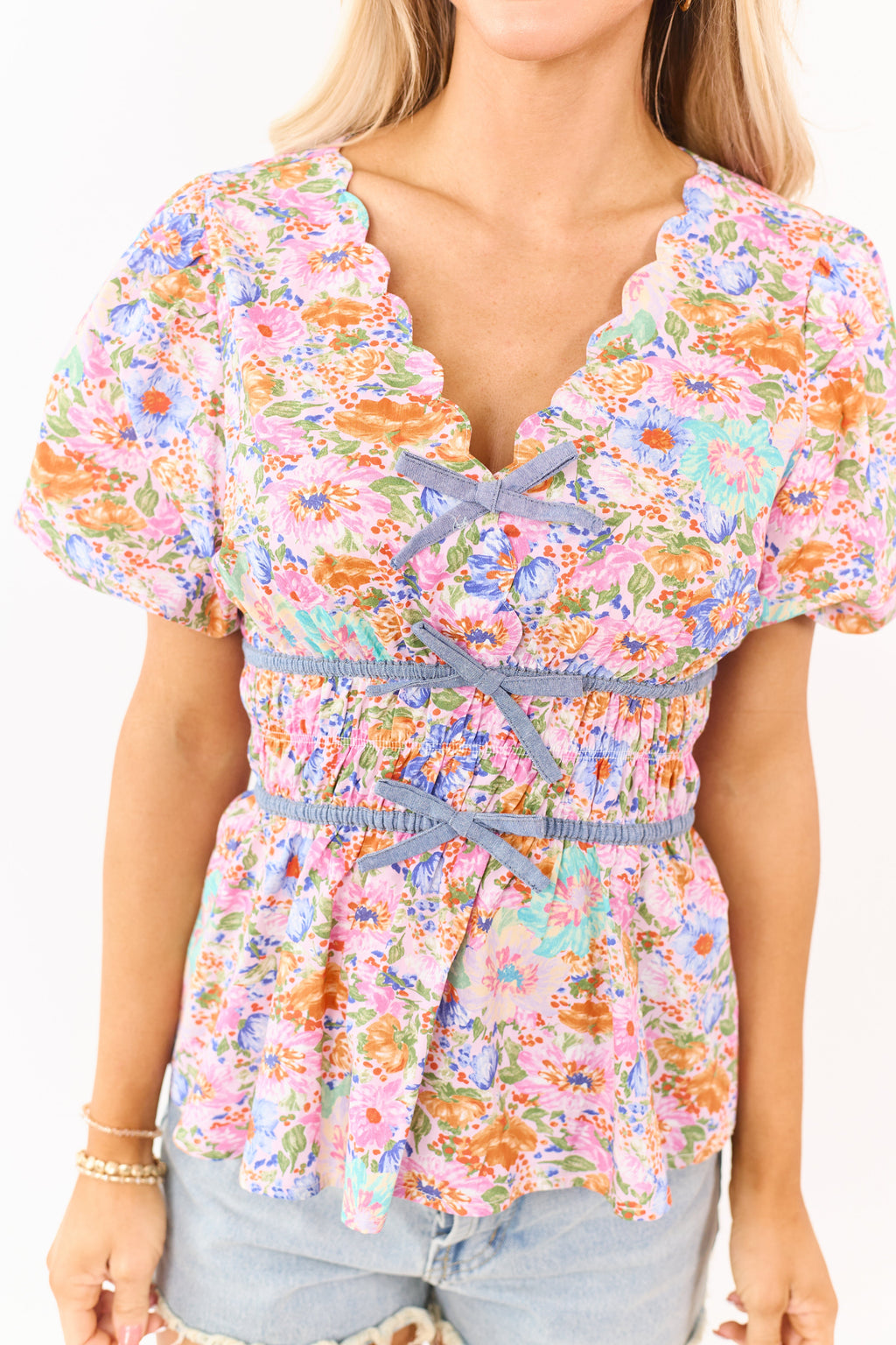 Top de algodón malva con estampado floral y peplum con cintura fruncida