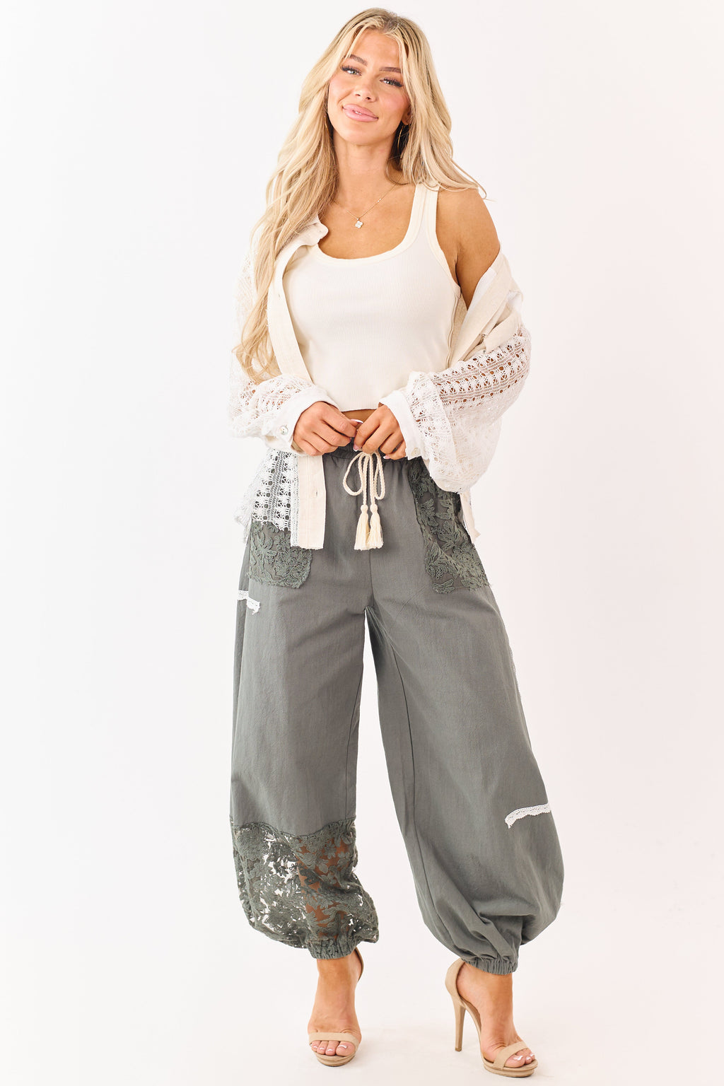 Mello Pantalones jogger de algodón verde bosque con detalle de encaje
