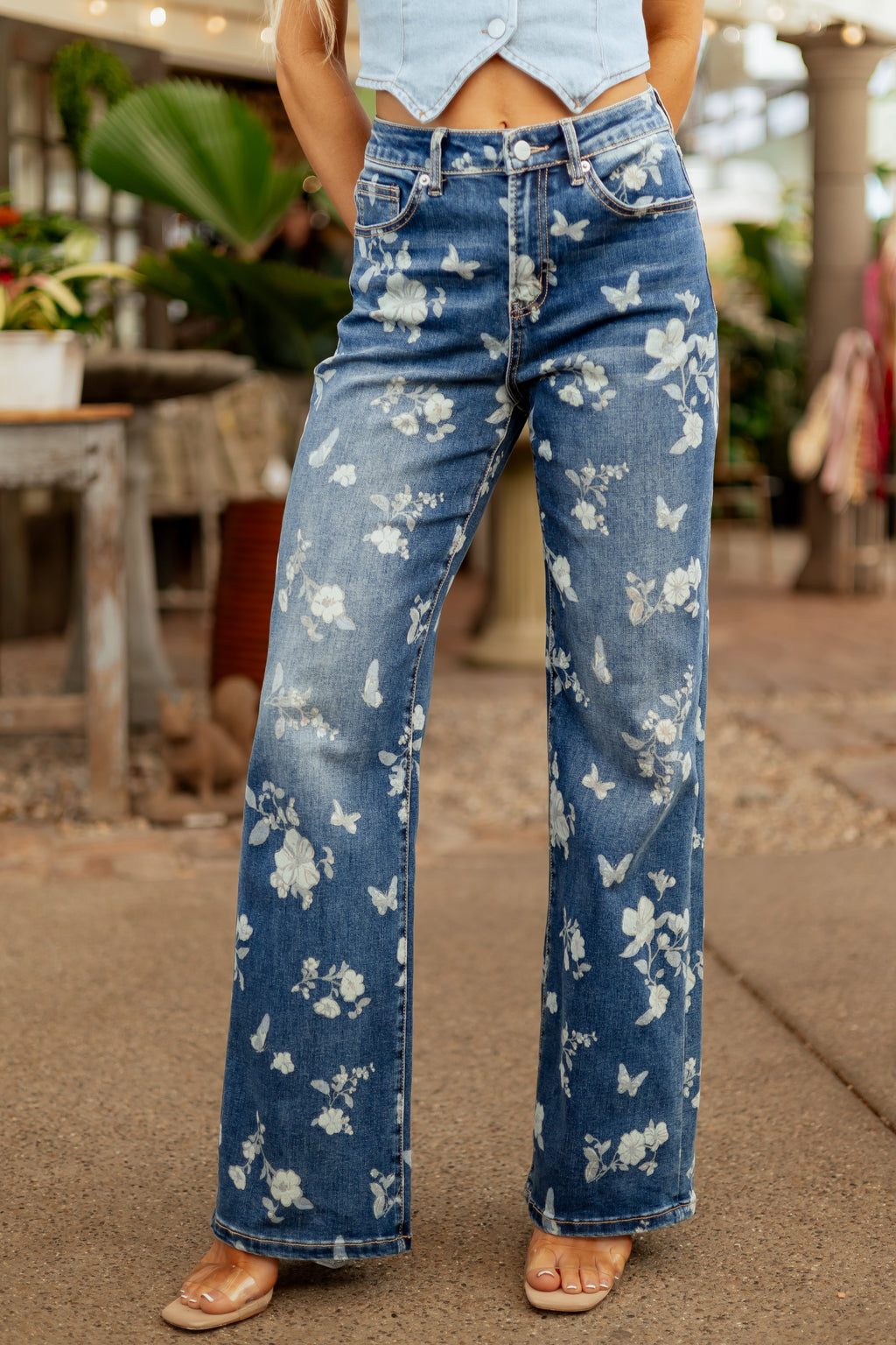 Mica Denim Jeans con estampado floral, stretch, de pierna ancha, lavado medio