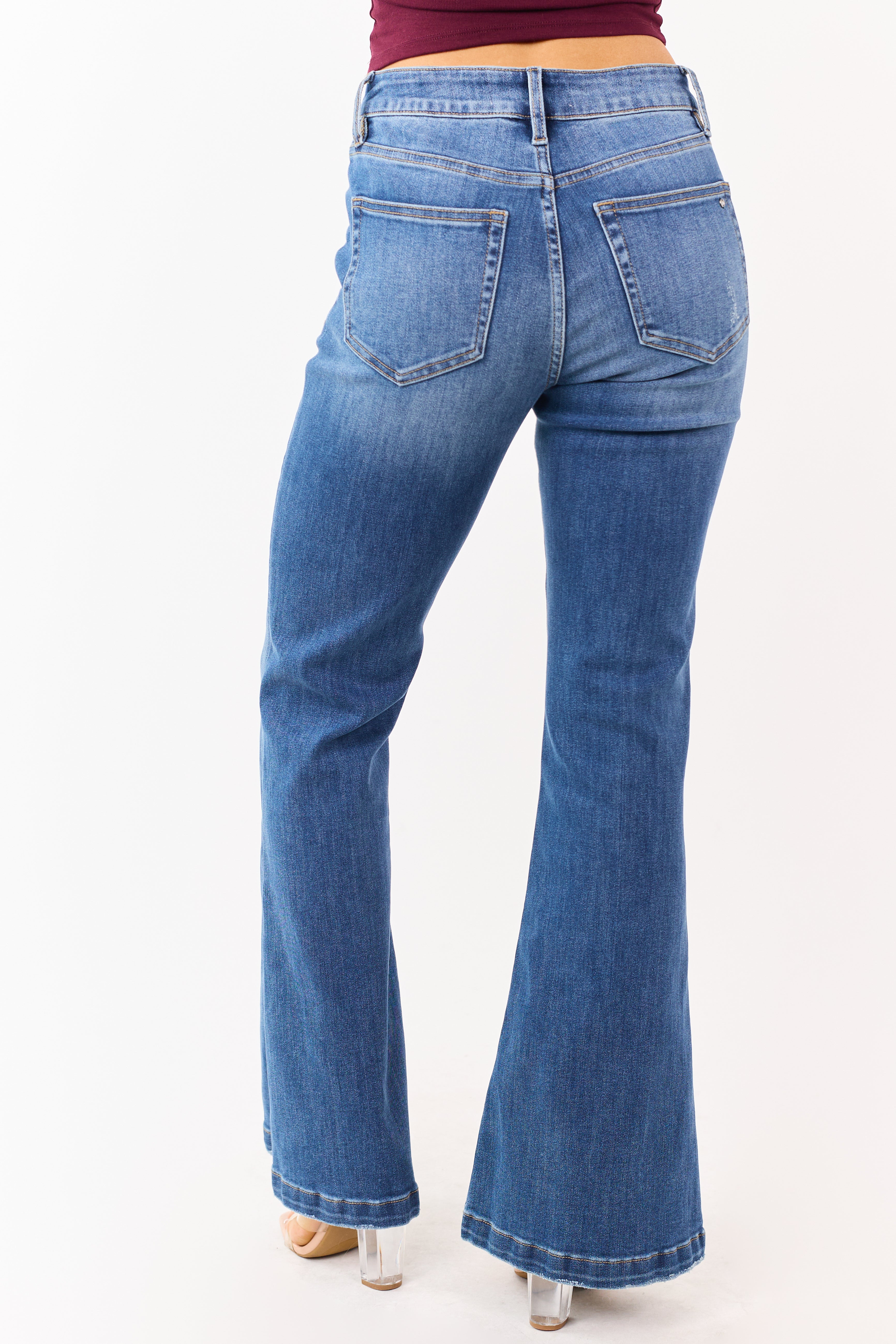 Mica Denim Vaqueros elásticos de lavado medio con pernera acampanada – Ajuste cómodo y favorecedor para la figura