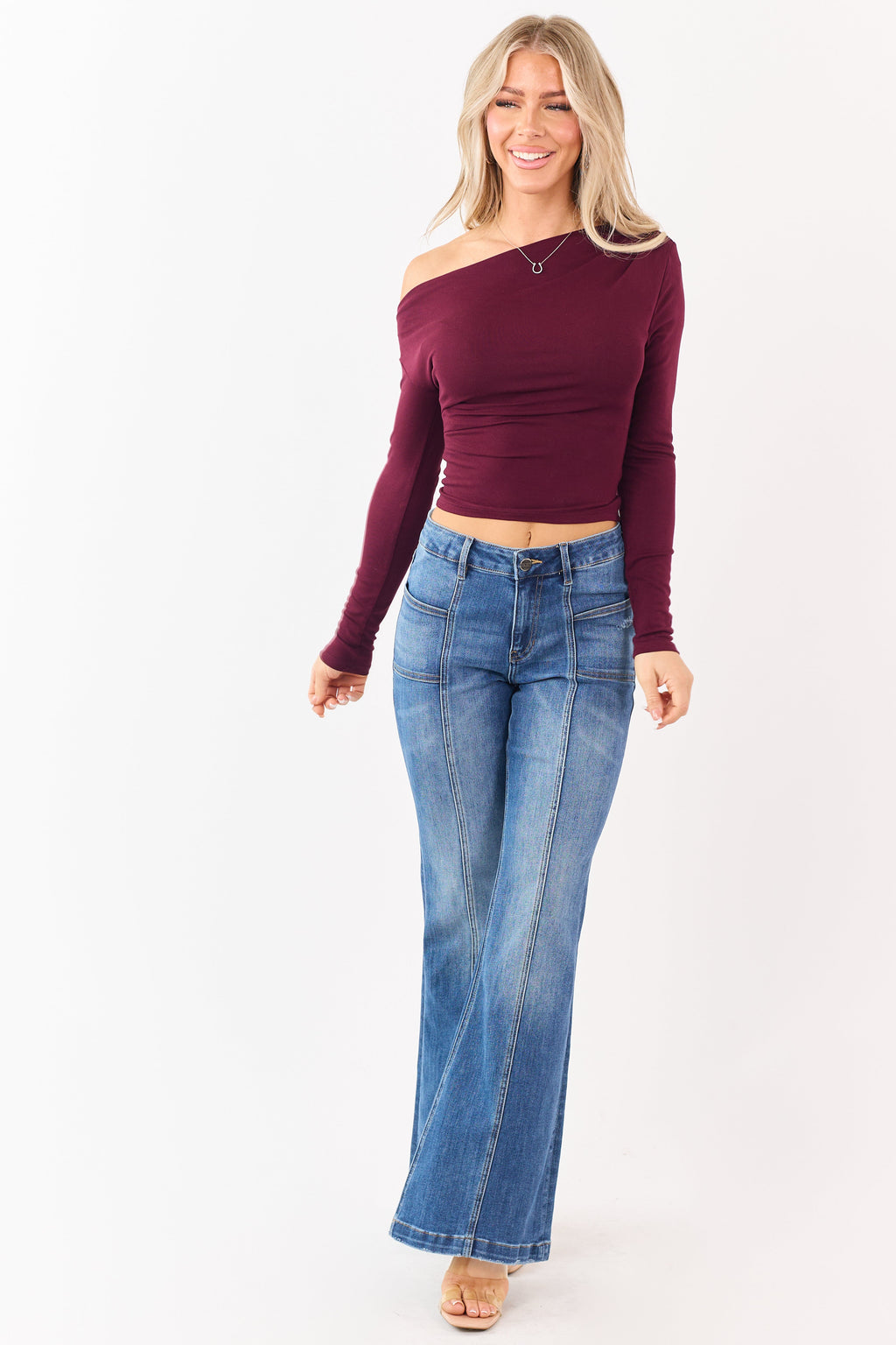 Mica Denim Vaqueros elásticos de lavado medio con pernera acampanada – Ajuste cómodo y favorecedor para la figura