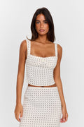 Top blanco con lunares de Lottie