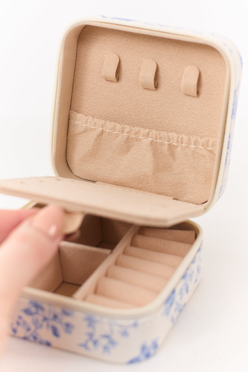 Joyero portátil color marfil con estampado de aves y flores – Organizador de viaje compacto