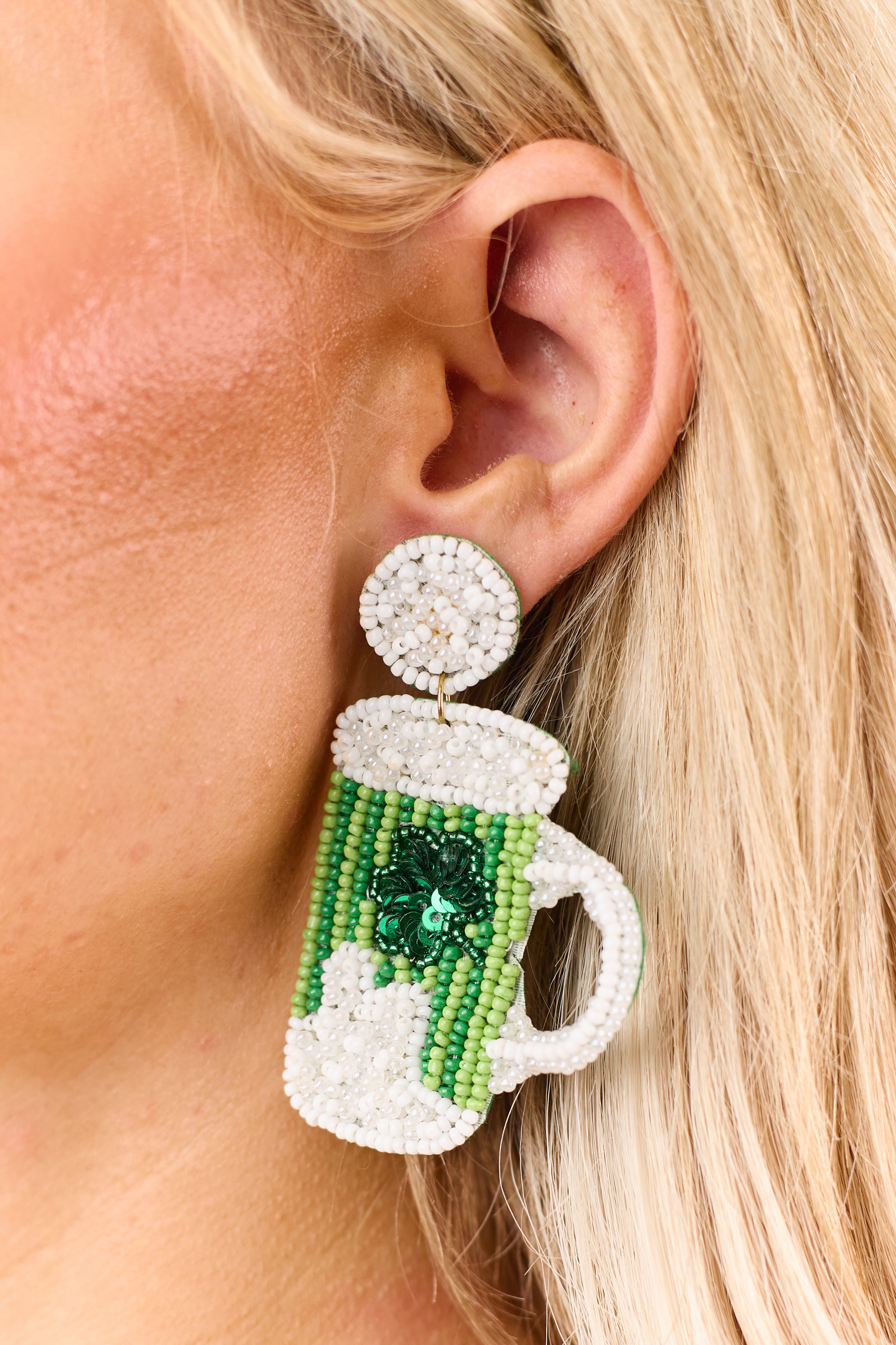 Aretes de cuentas con trébol de taza de Pine St - Joyería perfecta para el Día de San Patricio
