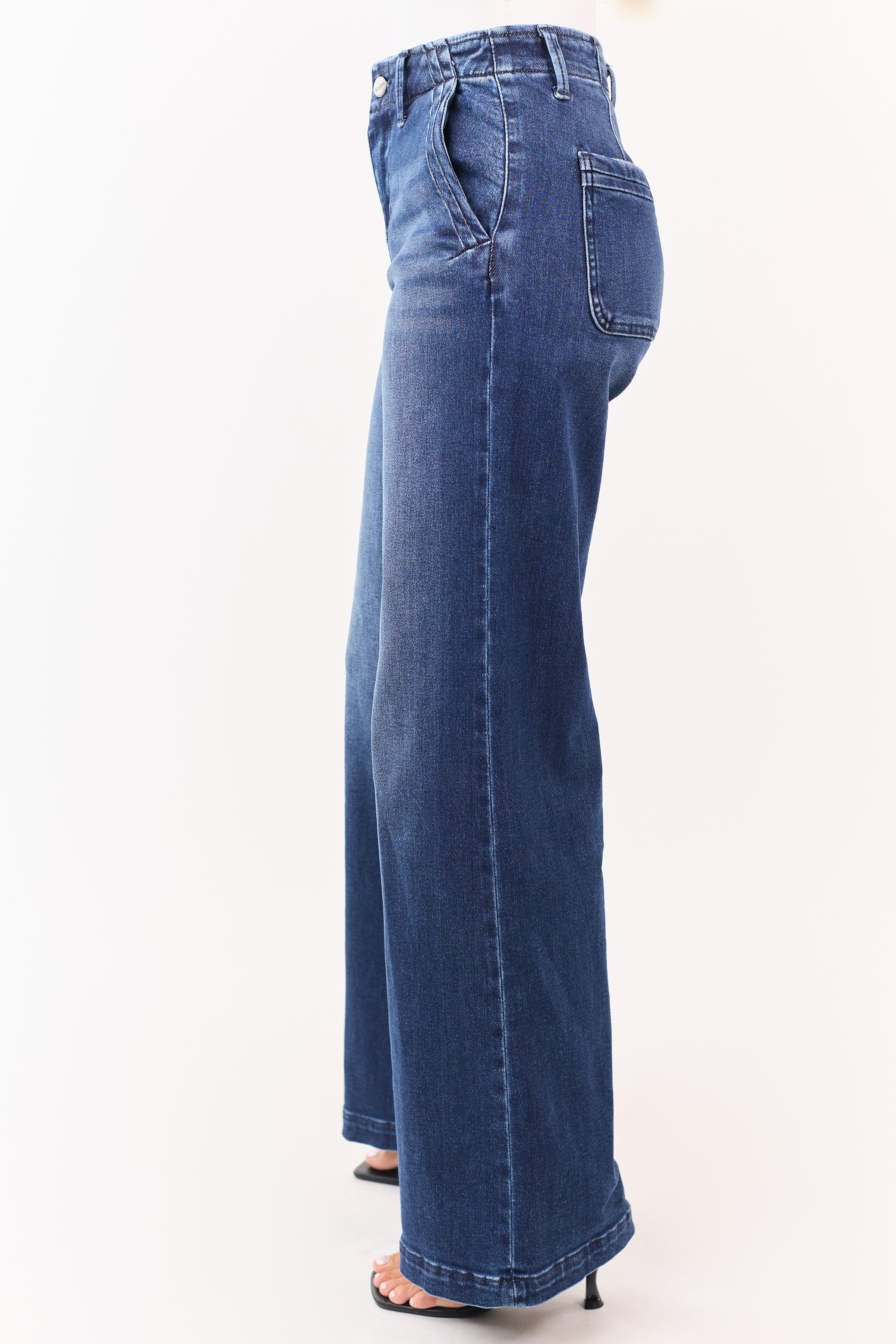 Risen Jeans de tiro alto con lavado oscuro y elastano, de pierna ancha