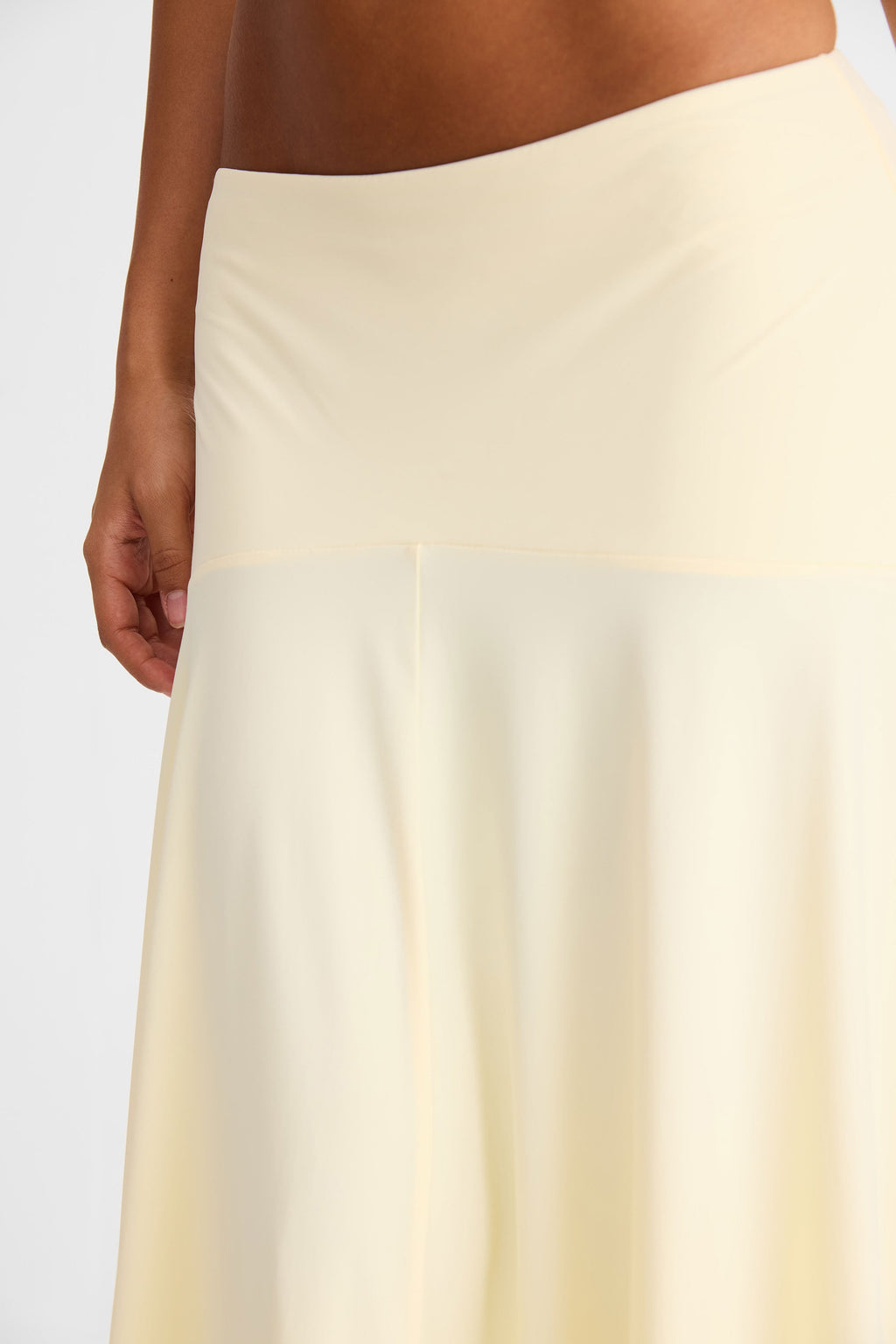 Falda maxi Talia en amarillo mantequilla