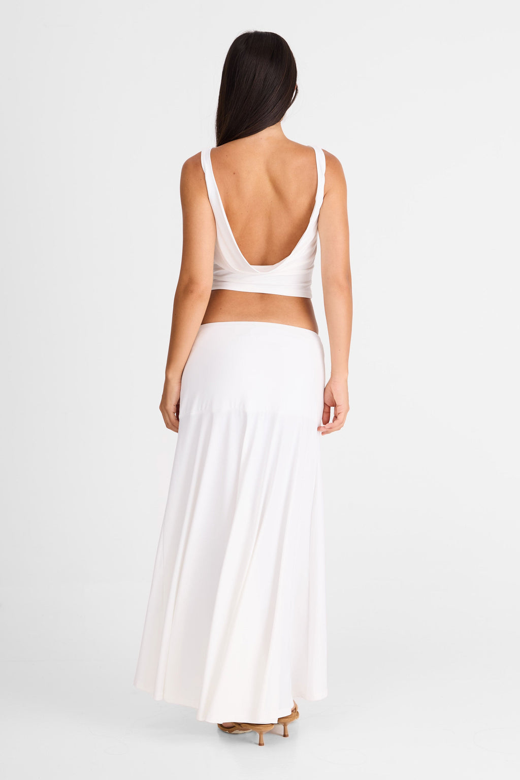 Falda maxi blanca de Talia – caída fluida y silueta elegante