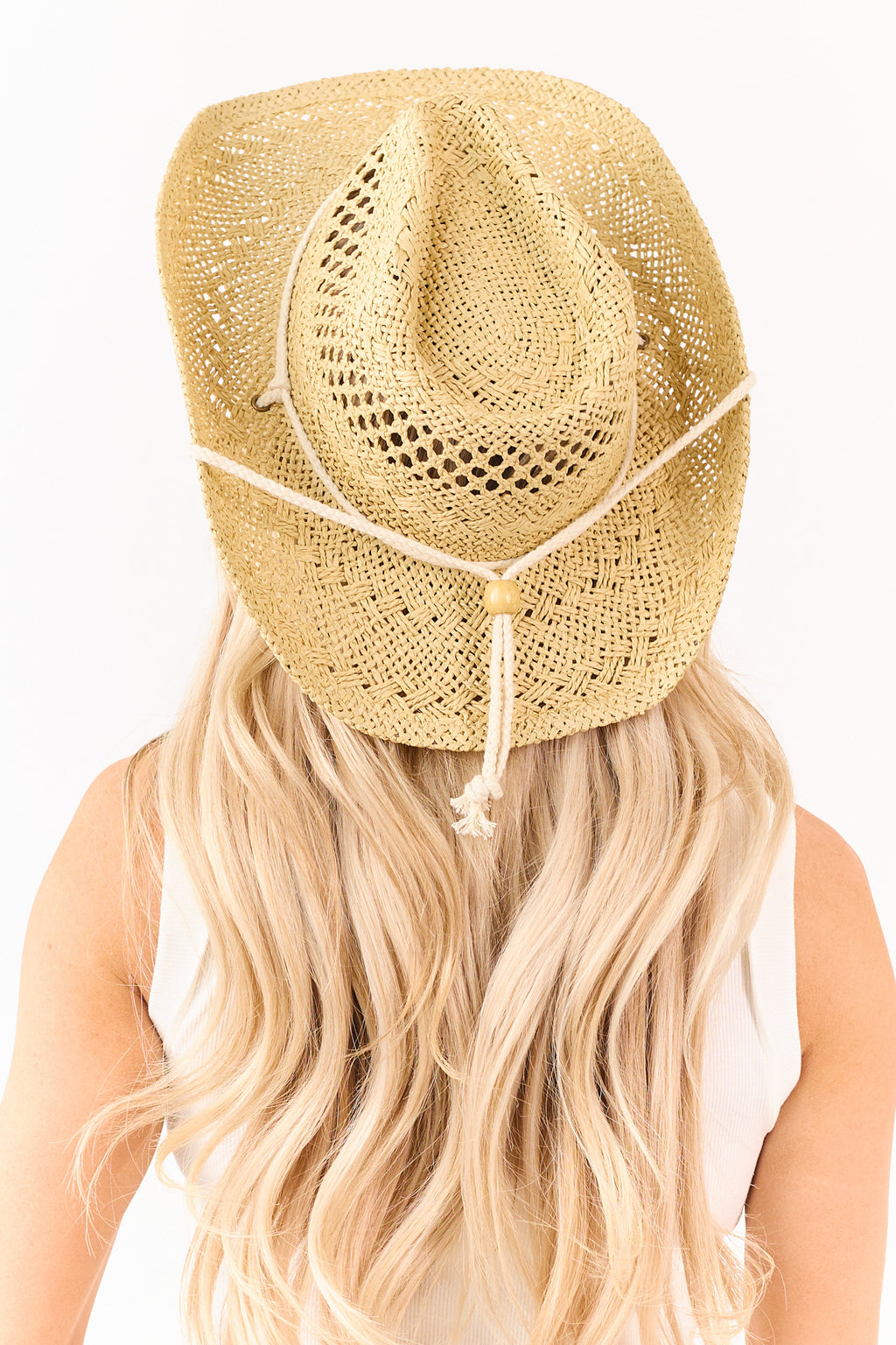 Sombrero vaquero de paja trenzada con colgante en forma de ancla color arena