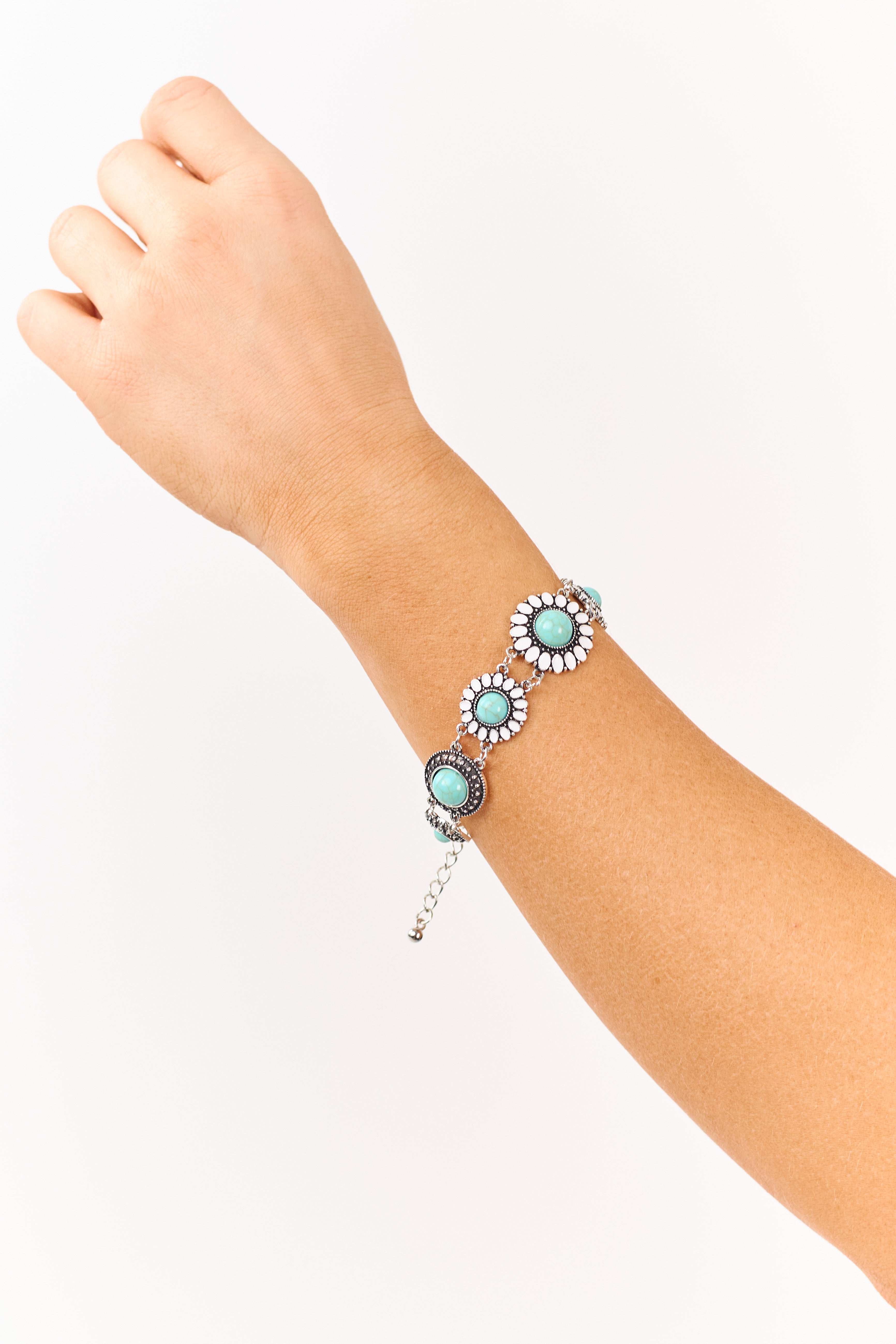 Pulsera de cadena de plata de ley con concho floral y piedra de turquesa
