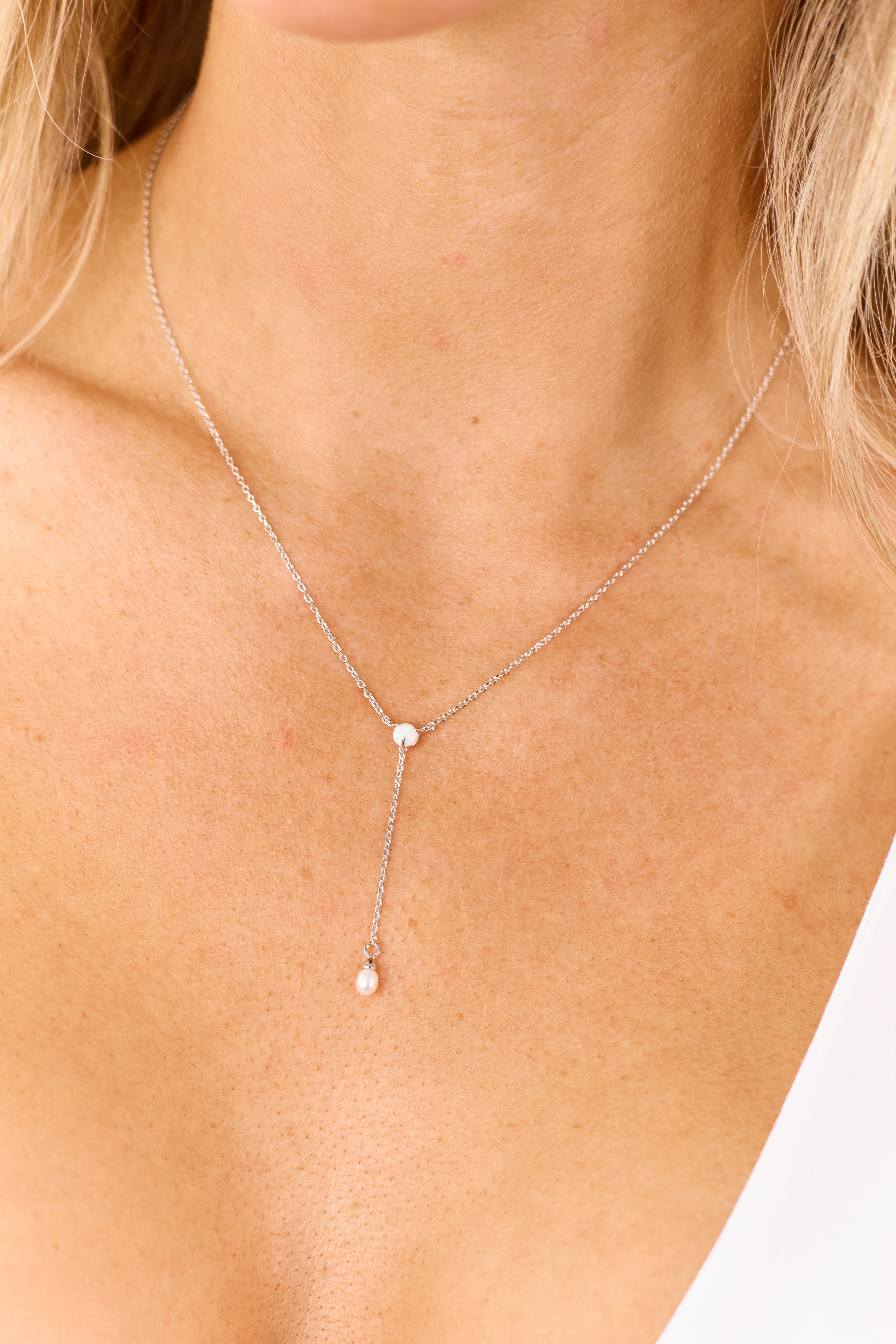 Collar lariat de plata de ley con dije de ópalo y perla