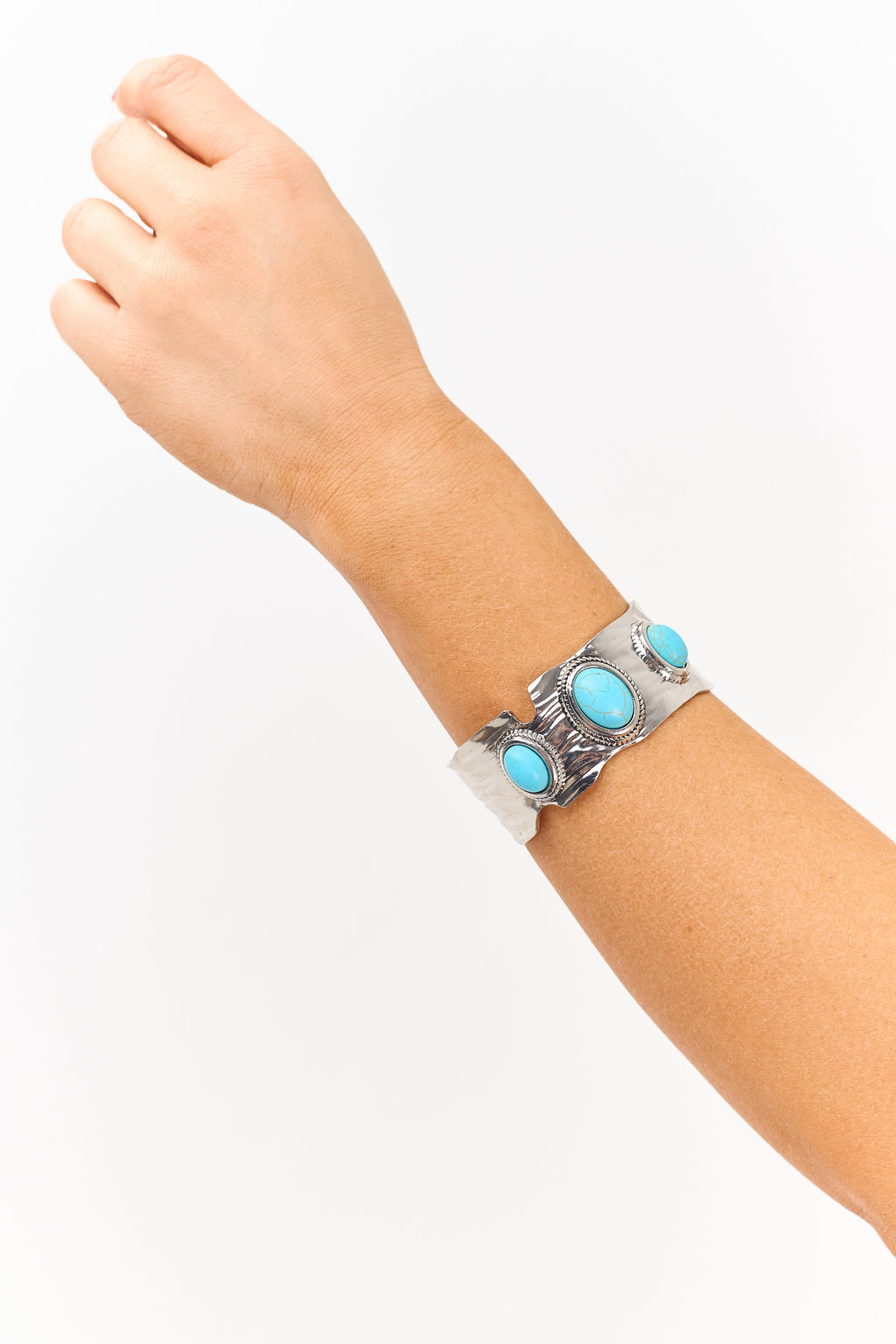 Pulsera rígida de plata con piedra turquesa texturizada - pieza de declaración elegante
